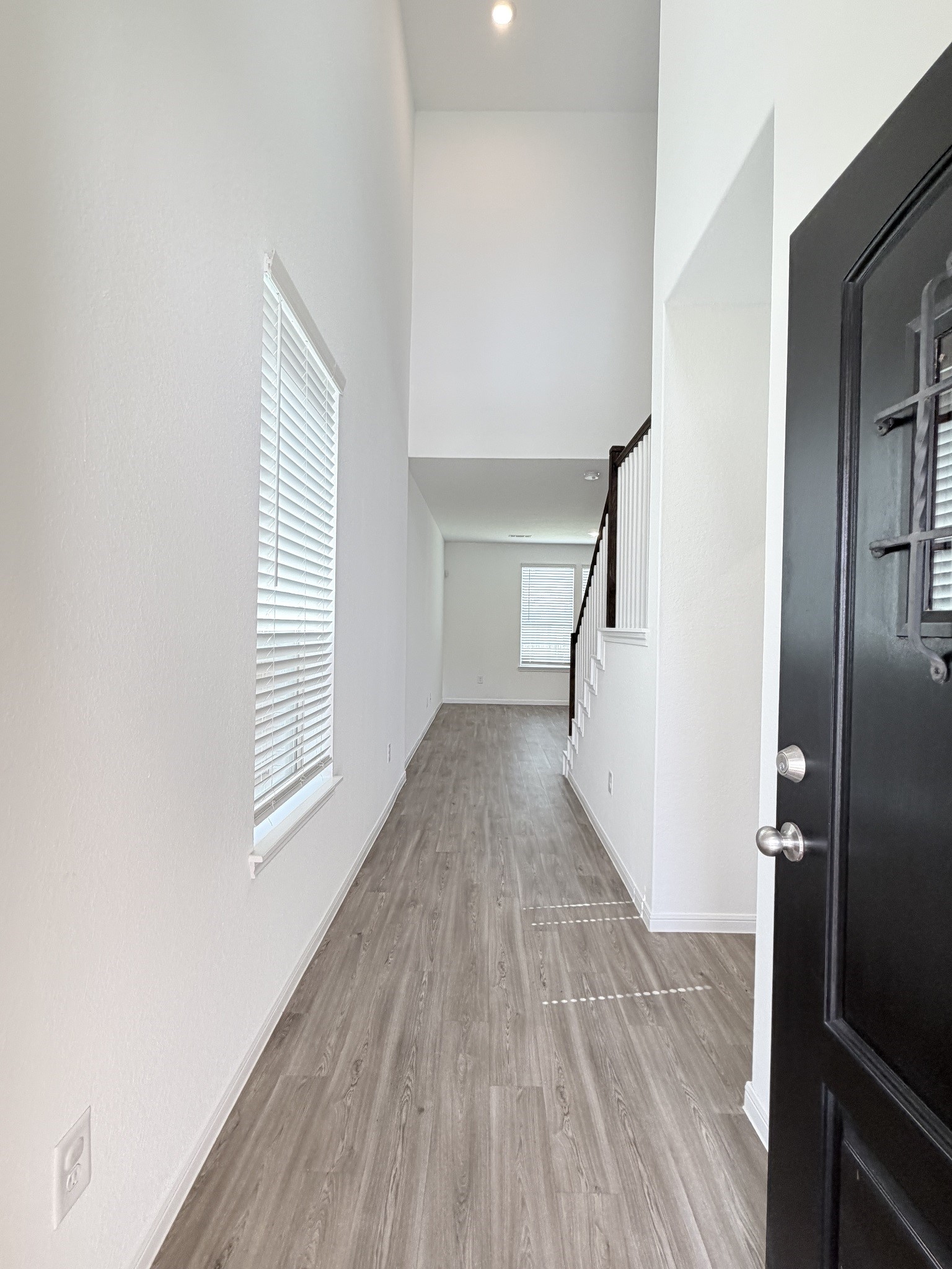 1020 Laguna Cove Drive Property Photo 3