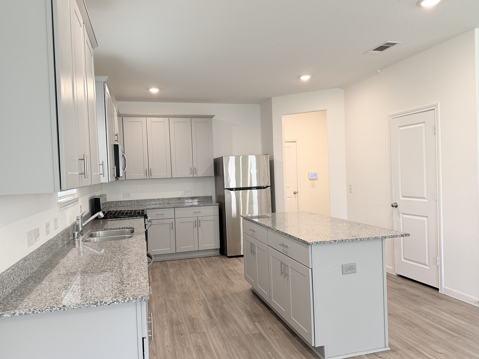 1020 Laguna Cove Drive Property Photo 8