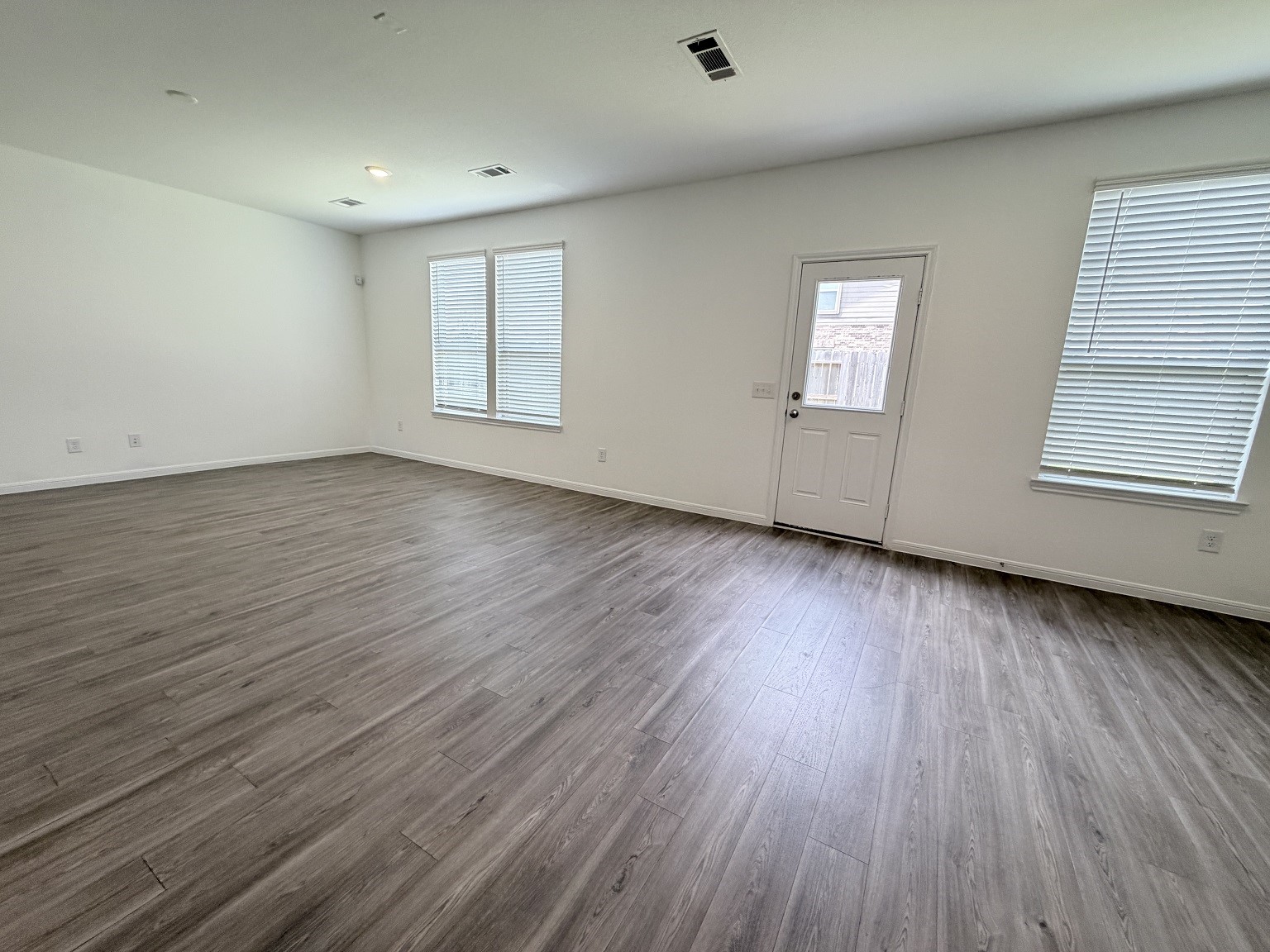 1020 Laguna Cove Drive Property Photo 10