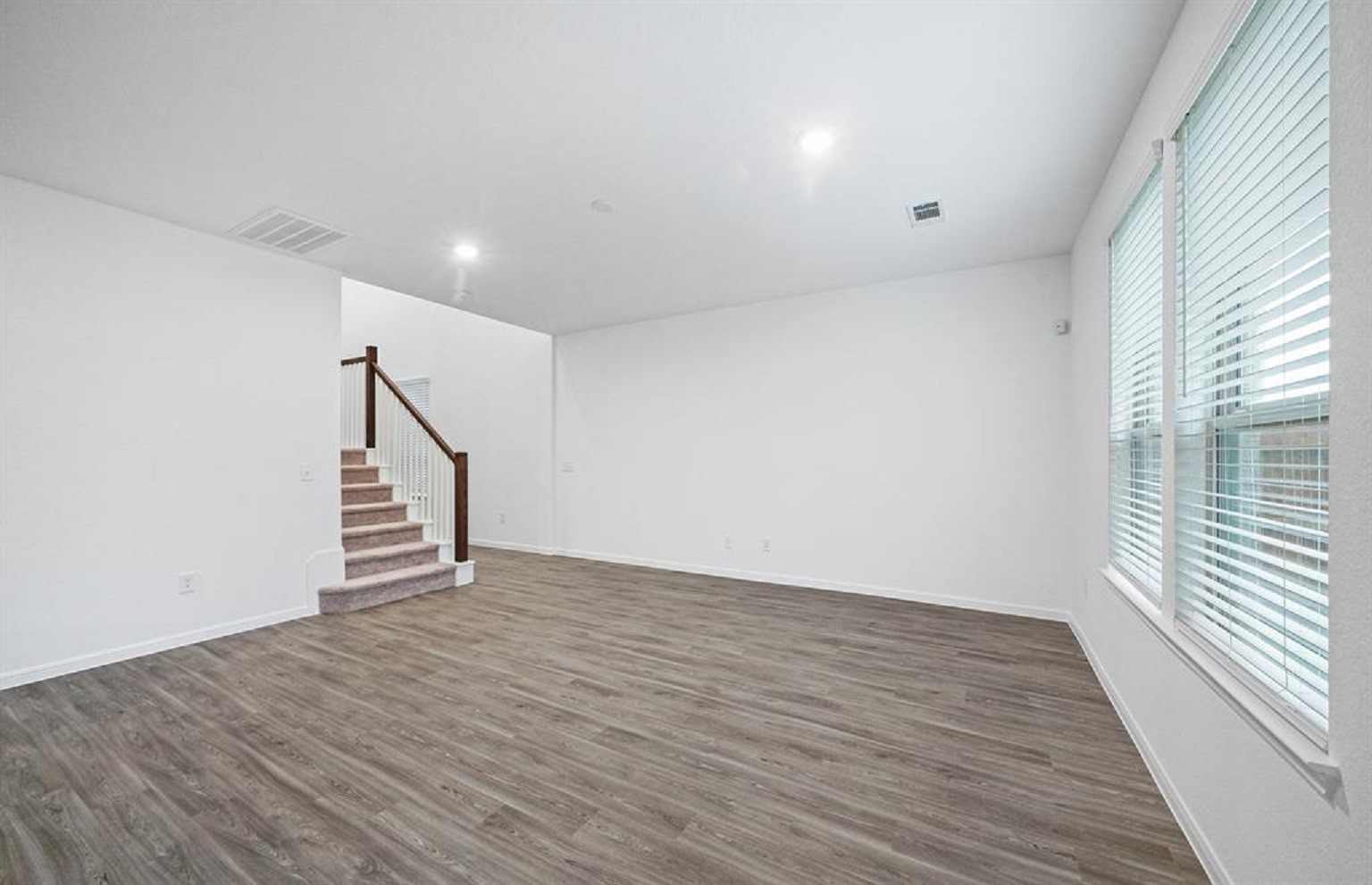1020 Laguna Cove Drive Property Photo 11