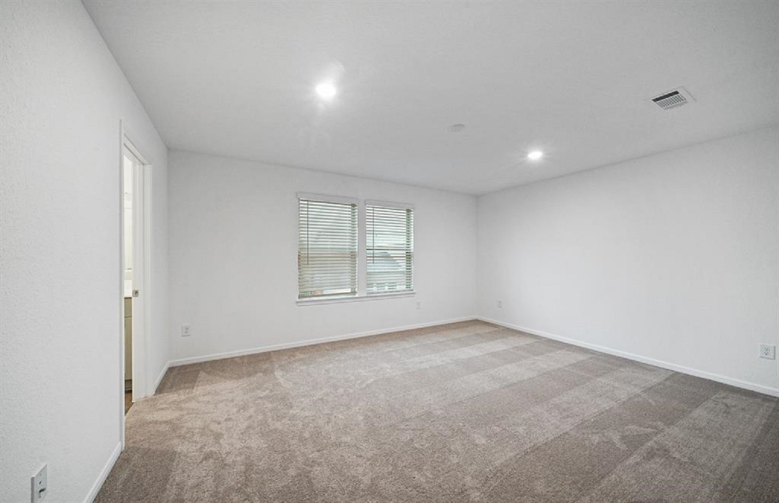 1020 Laguna Cove Drive Property Photo 13