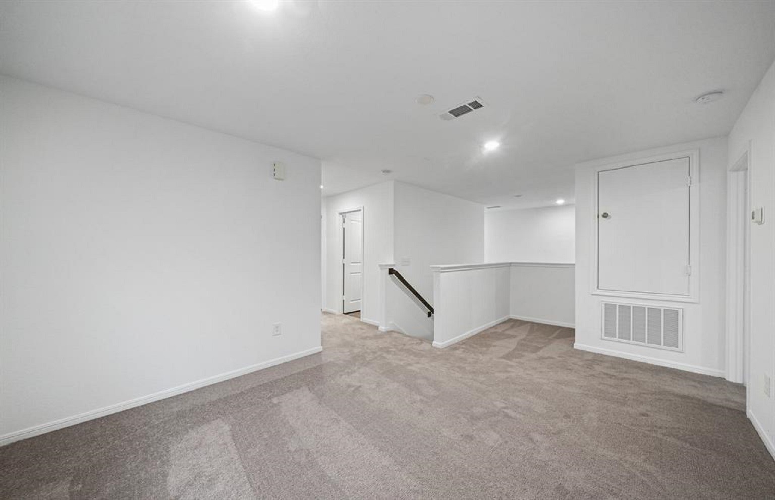 1020 Laguna Cove Drive Property Photo 17