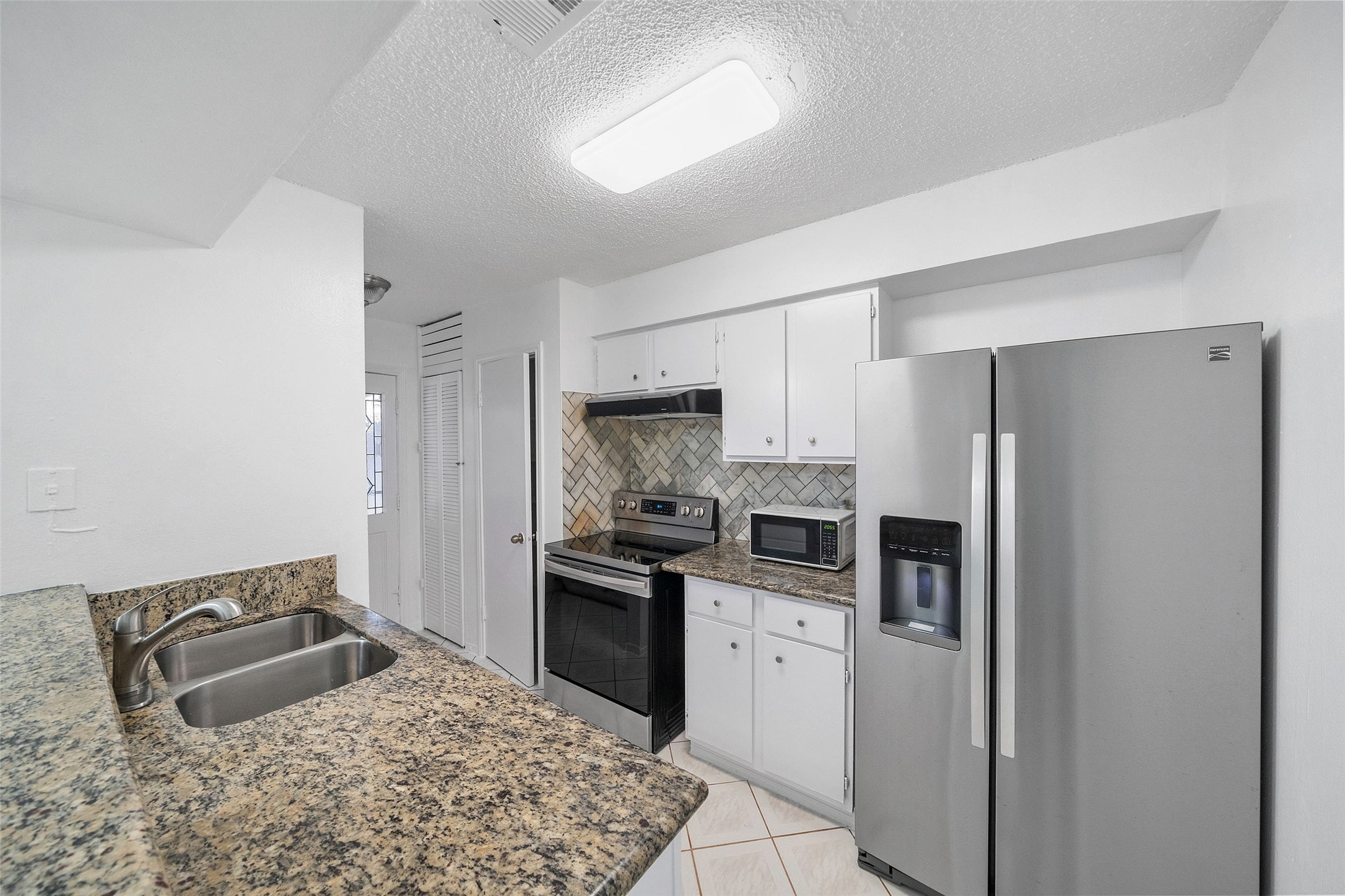 9436 Neuens Road 9436 Property Photo 3