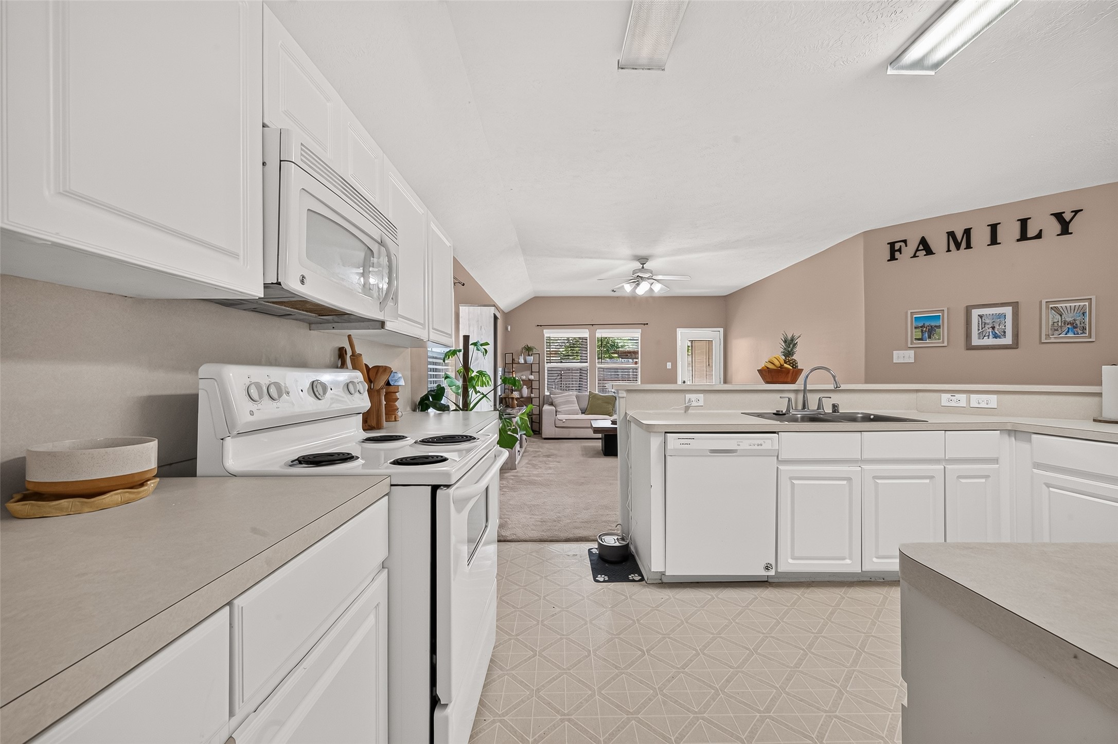 30 S Vesper Bend Circle Property Photo 8