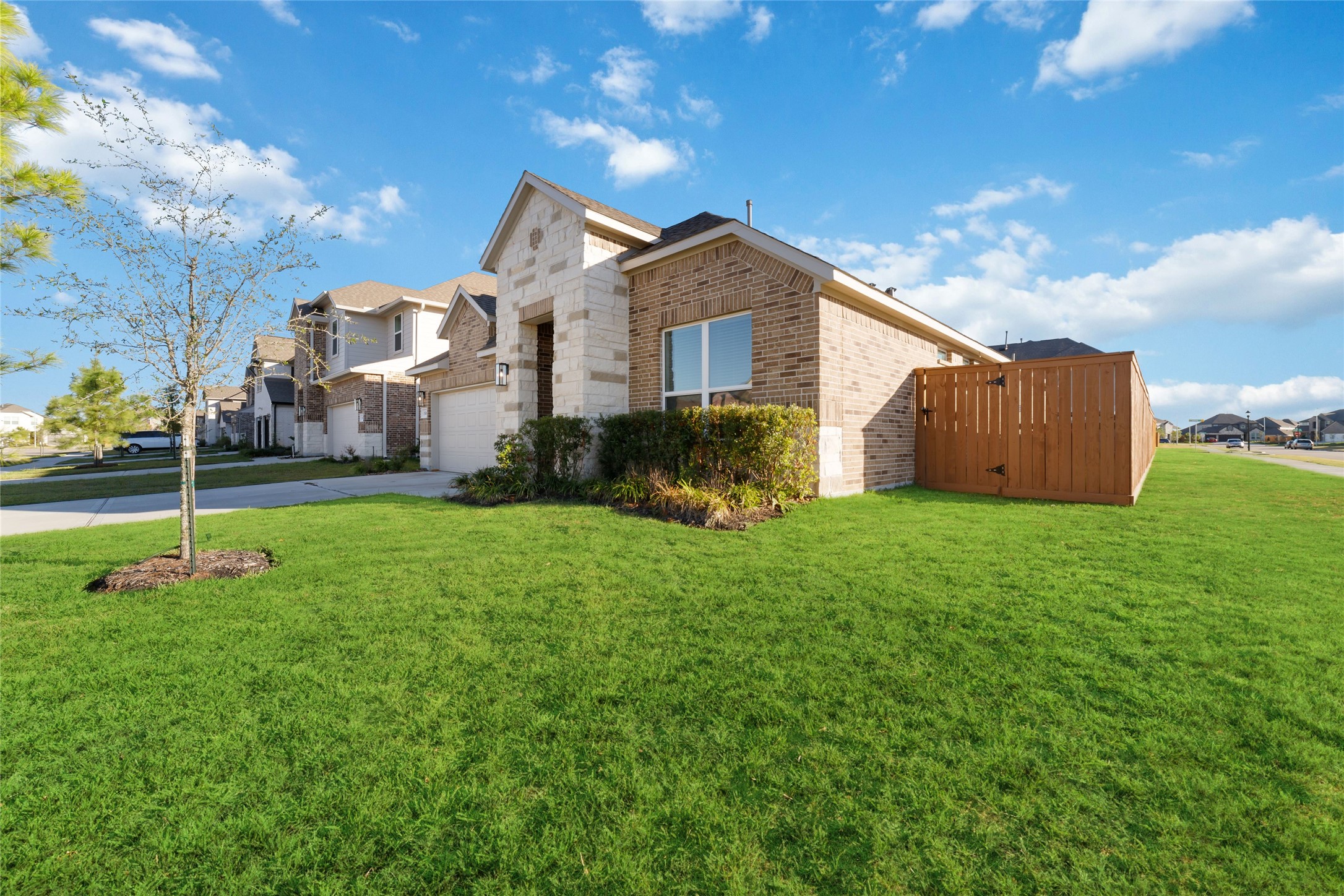 1500 Dawn Harbor Drive Property Photo 3