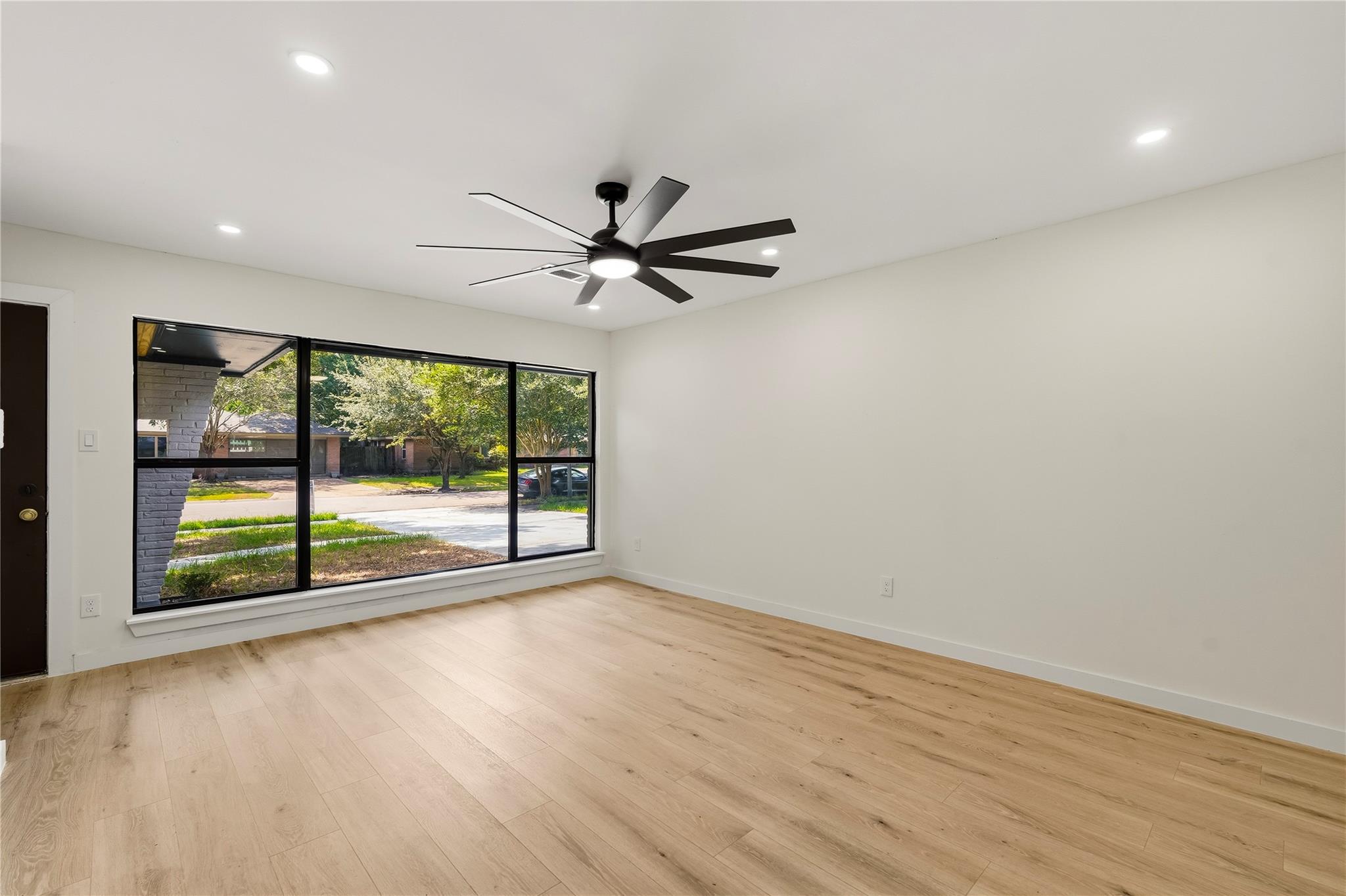 5322 Briarbend Drive Property Photo 6