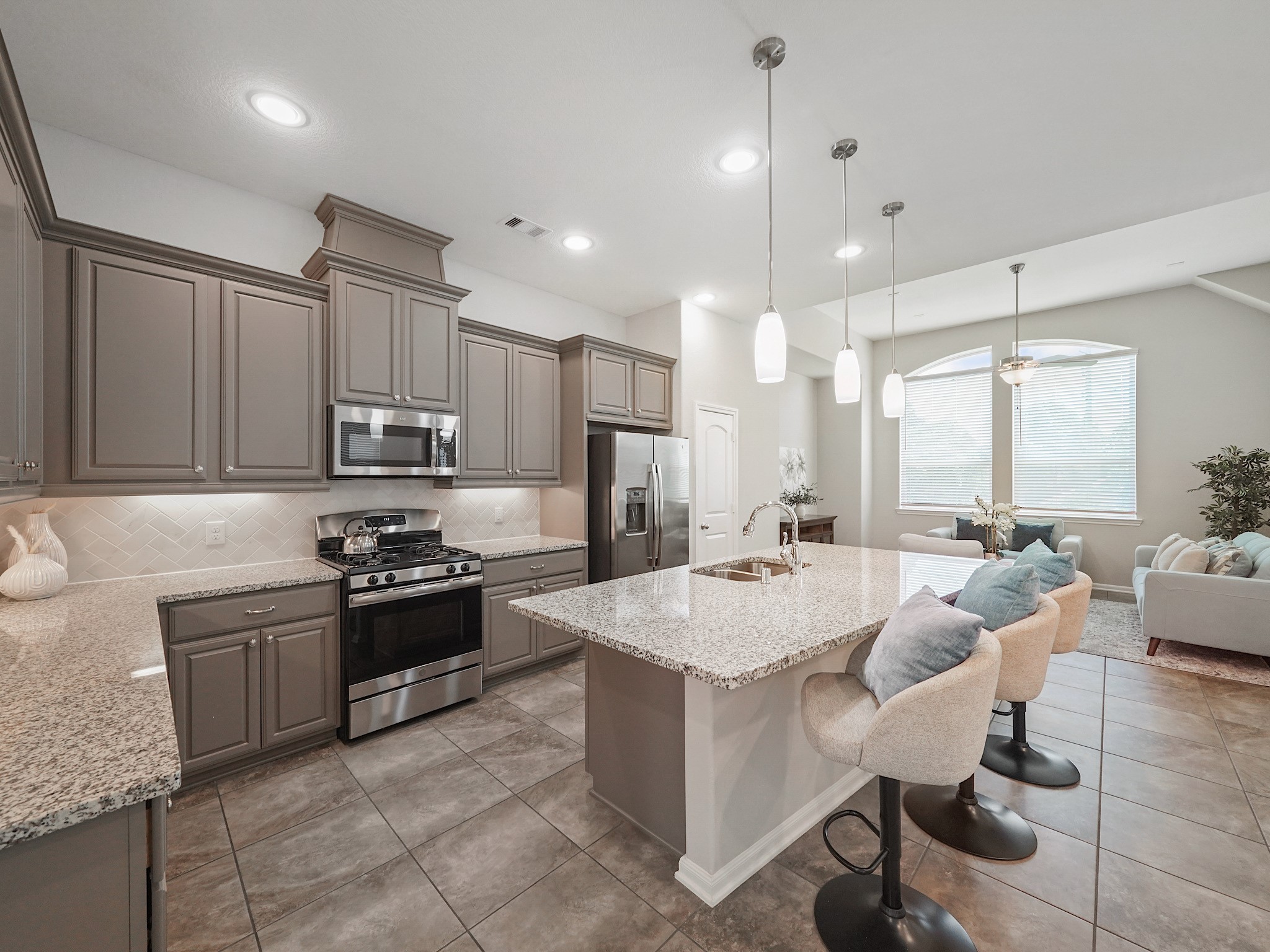 18438 Jasmine Garden Place Property Photo 4