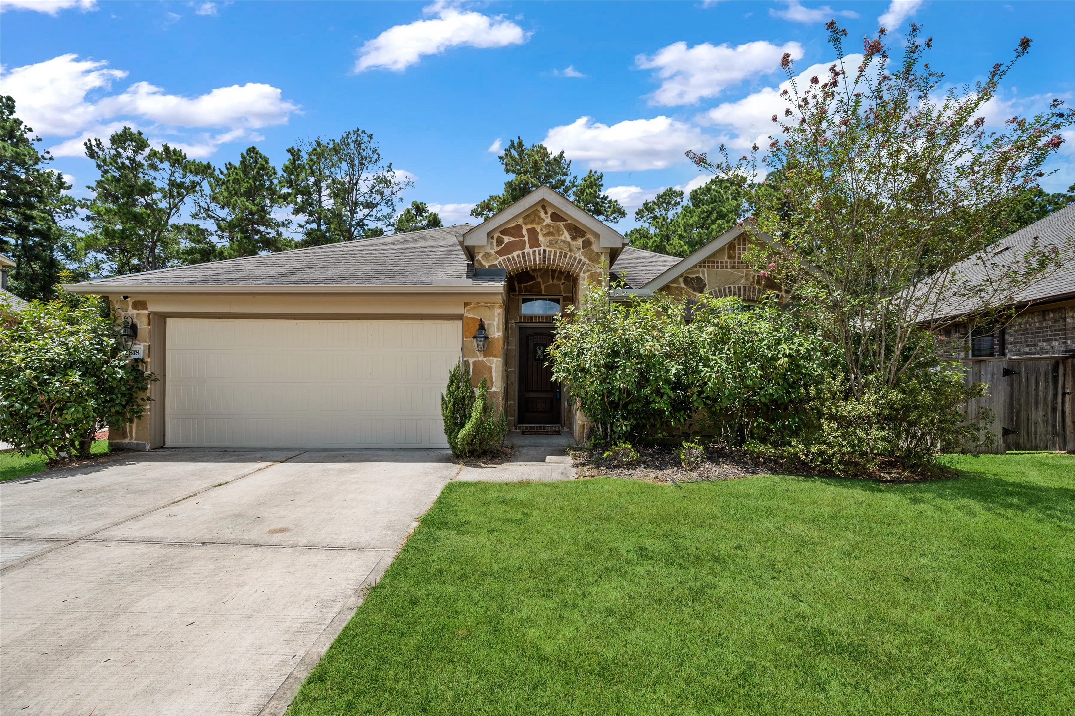 2818 Ridgecliff Court Property Photo 1