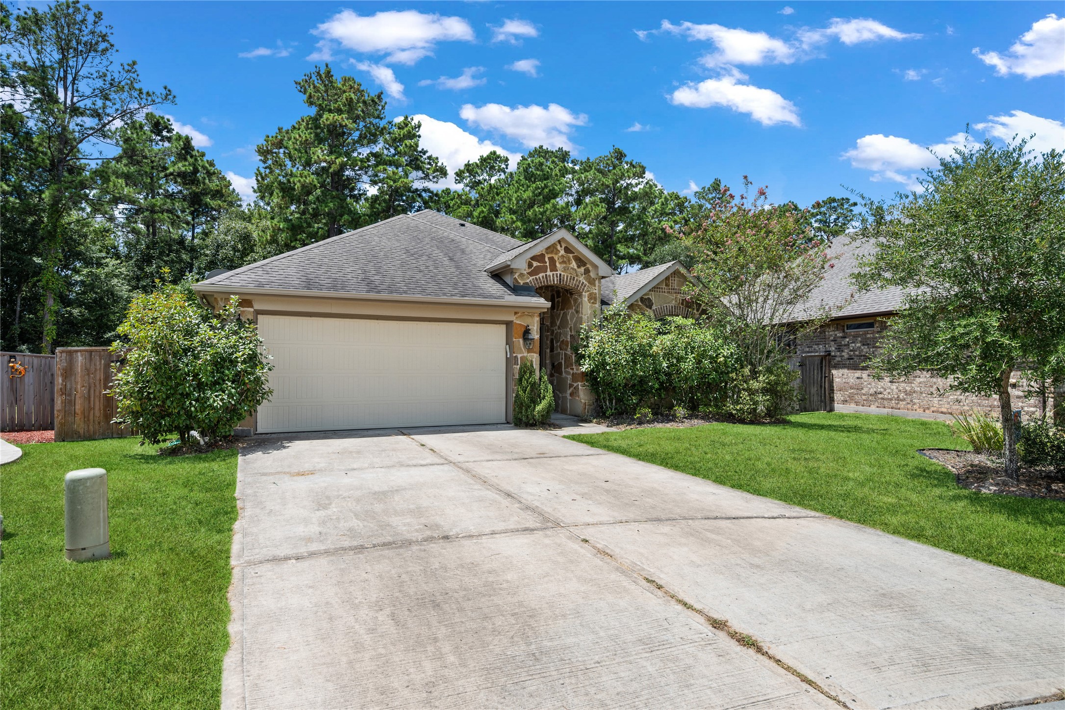 2818 Ridgecliff Court Property Photo 2