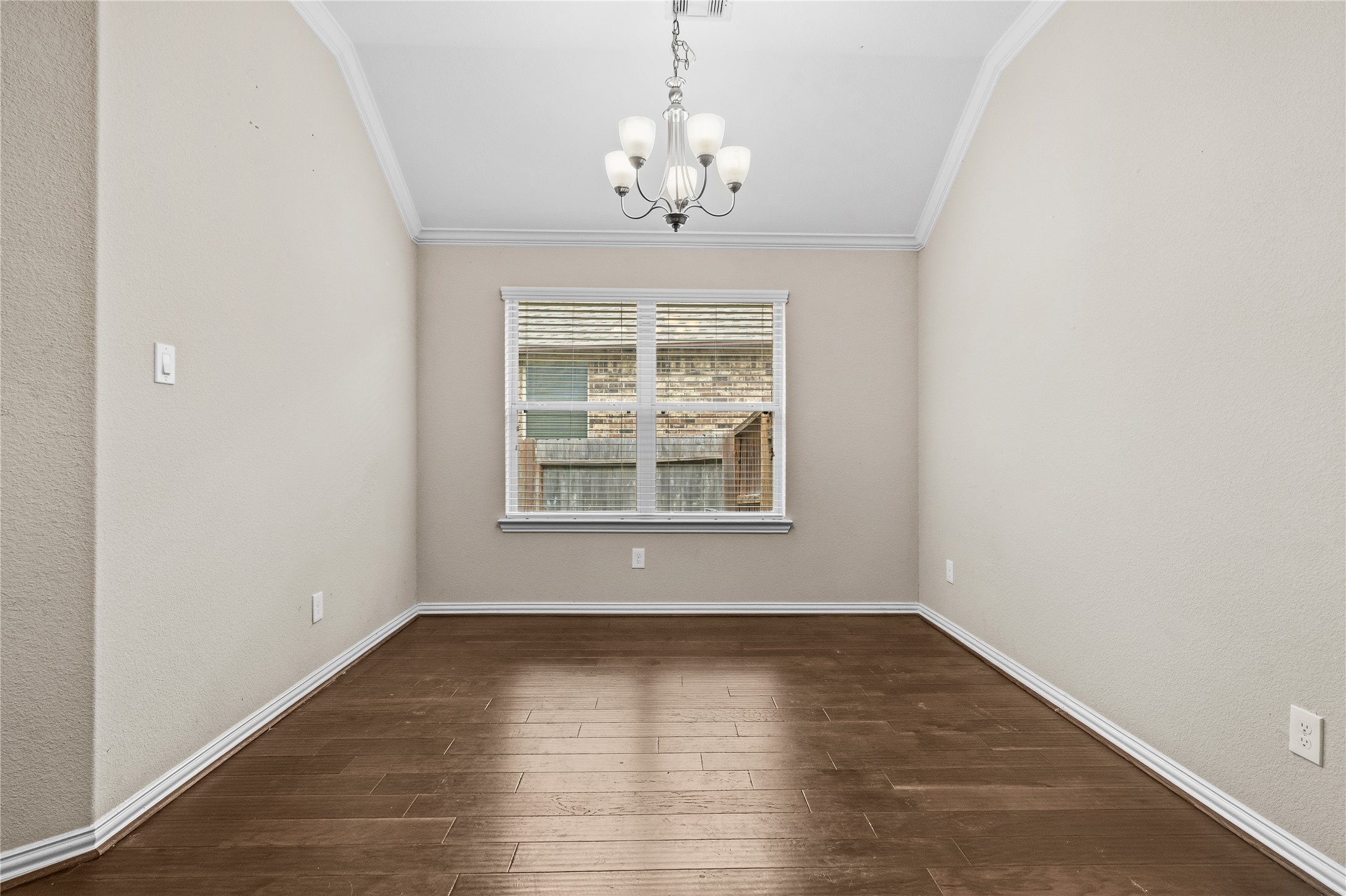 2818 Ridgecliff Court Property Photo 4