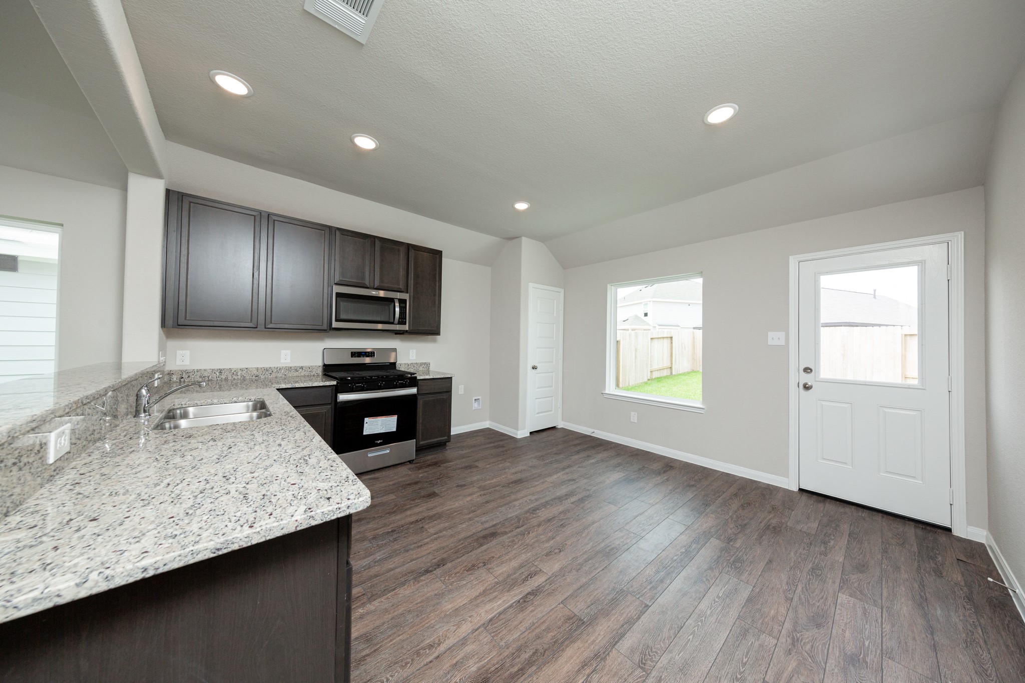 13918 Diamondback Drive Property Photo 5
