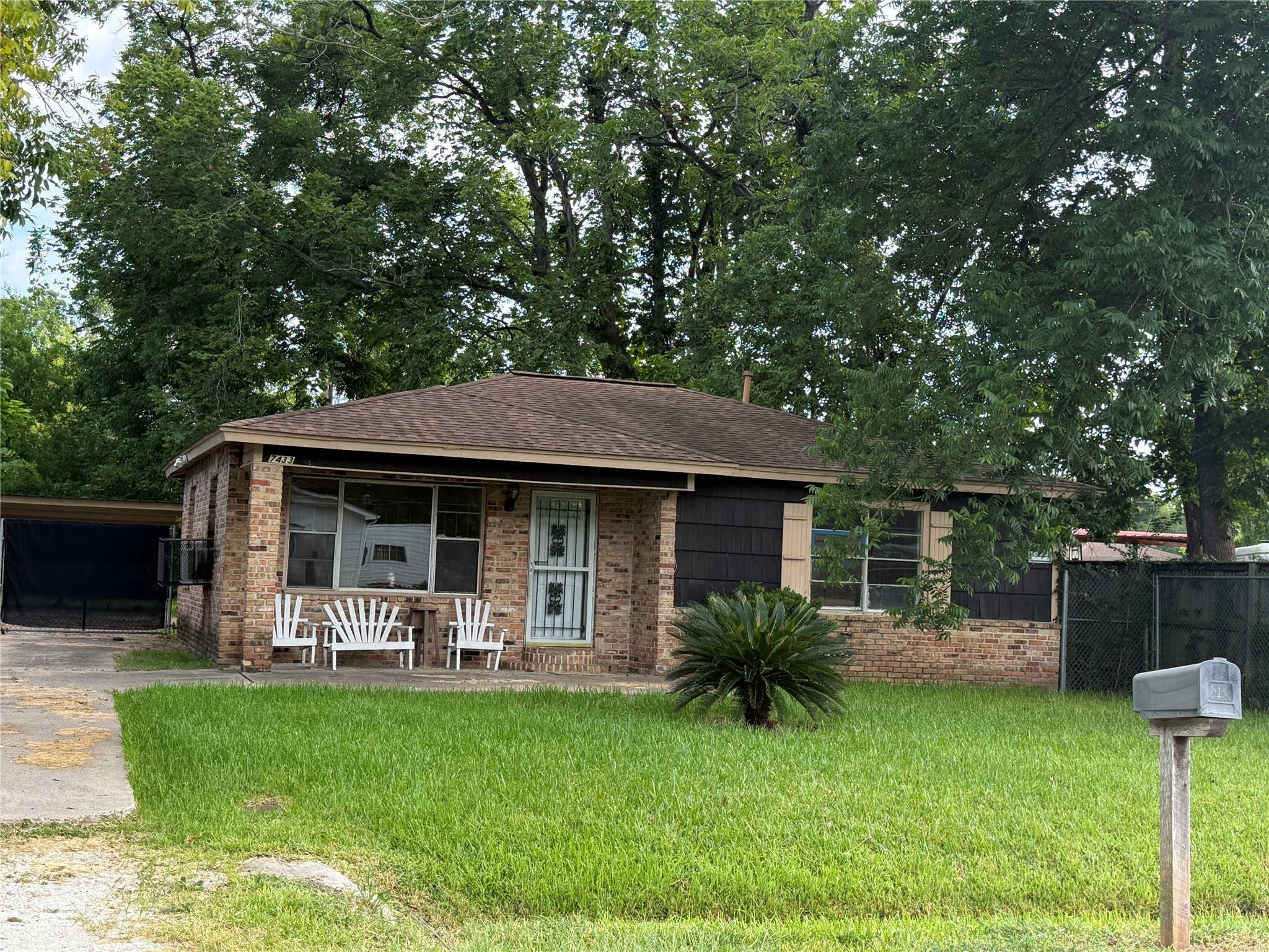 7433 Springdale Street Property Photo 1
