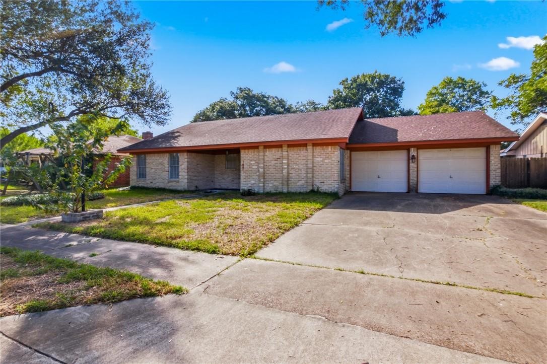 108 Castleway Street Property Photo 4