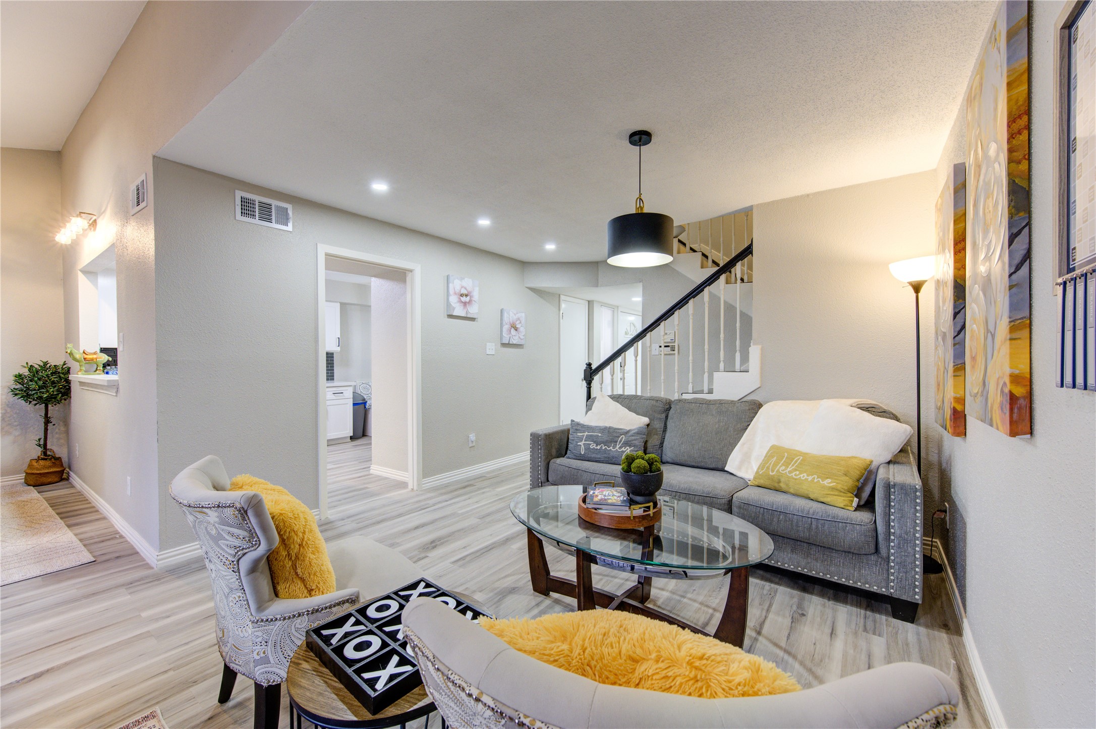 7373 Antoine Drive Property Photo 3