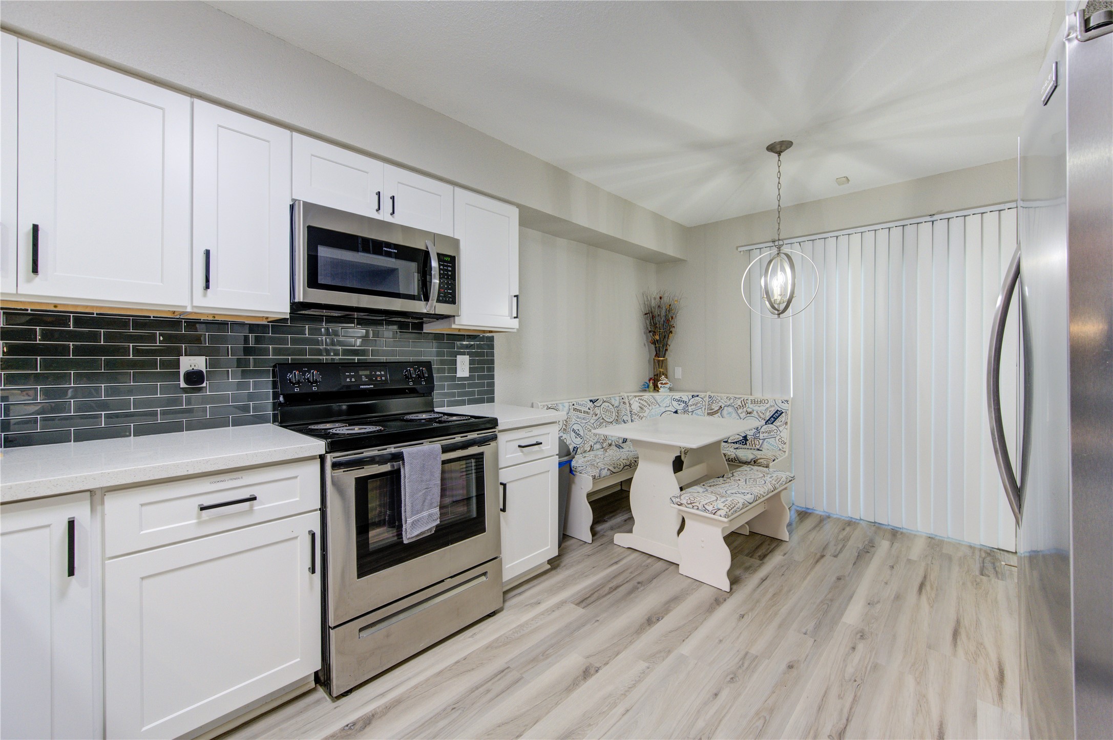 7373 Antoine Drive Property Photo 8