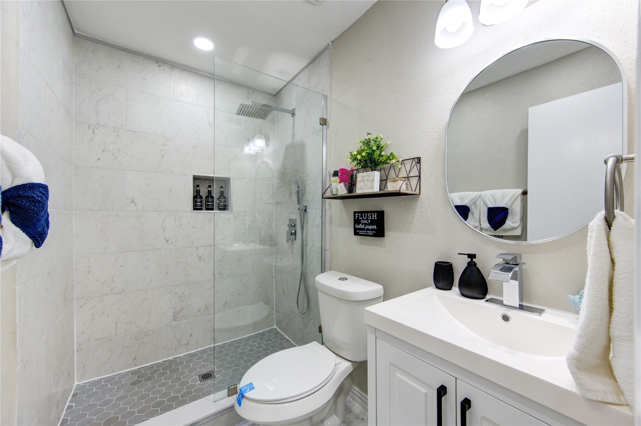 7373 Antoine Drive Property Photo 11