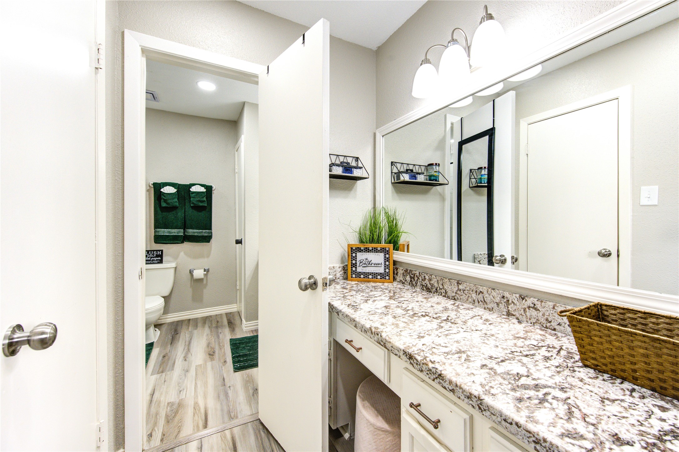 7373 Antoine Drive Property Photo 15