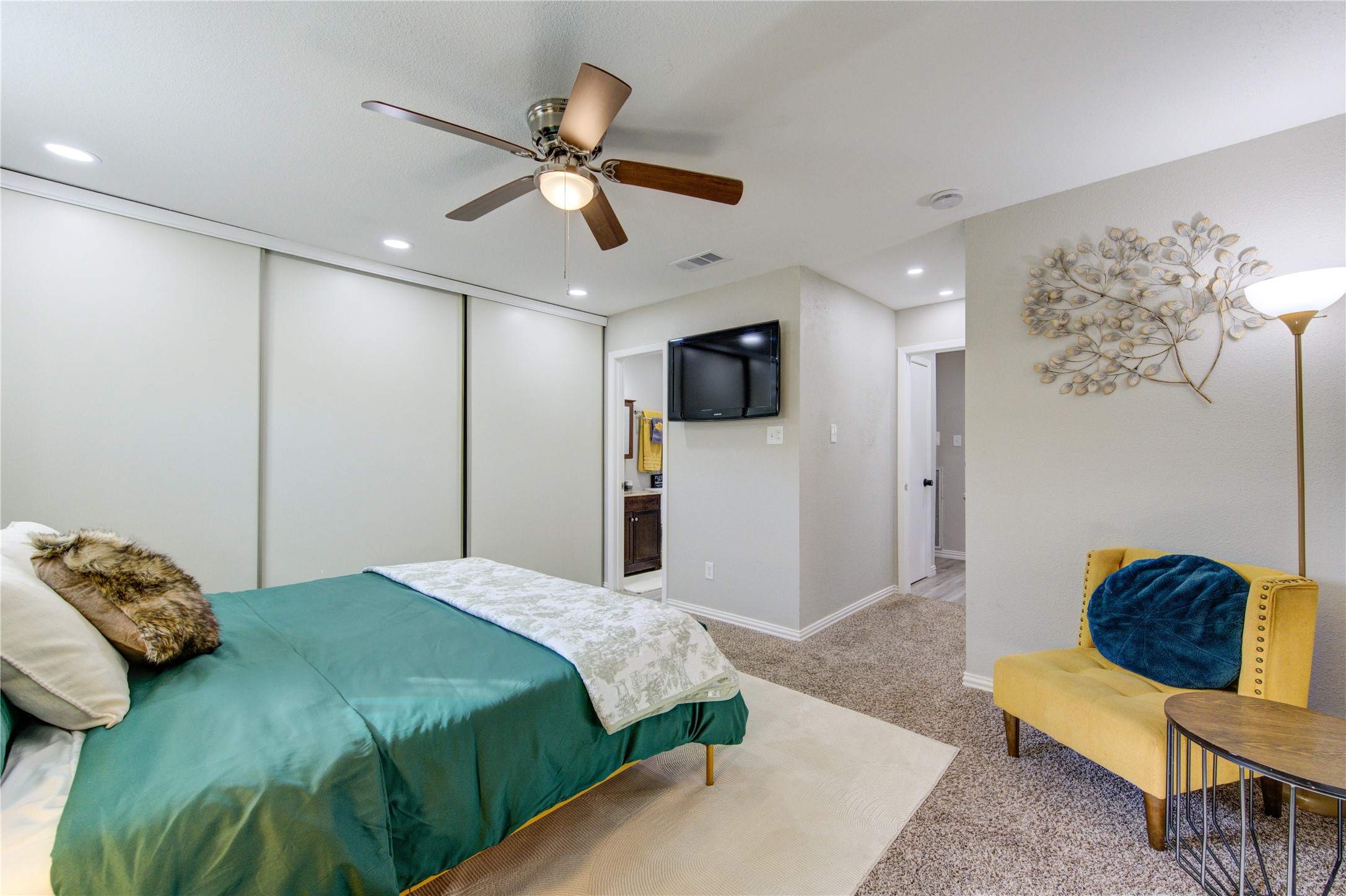 7373 Antoine Drive Property Photo 18
