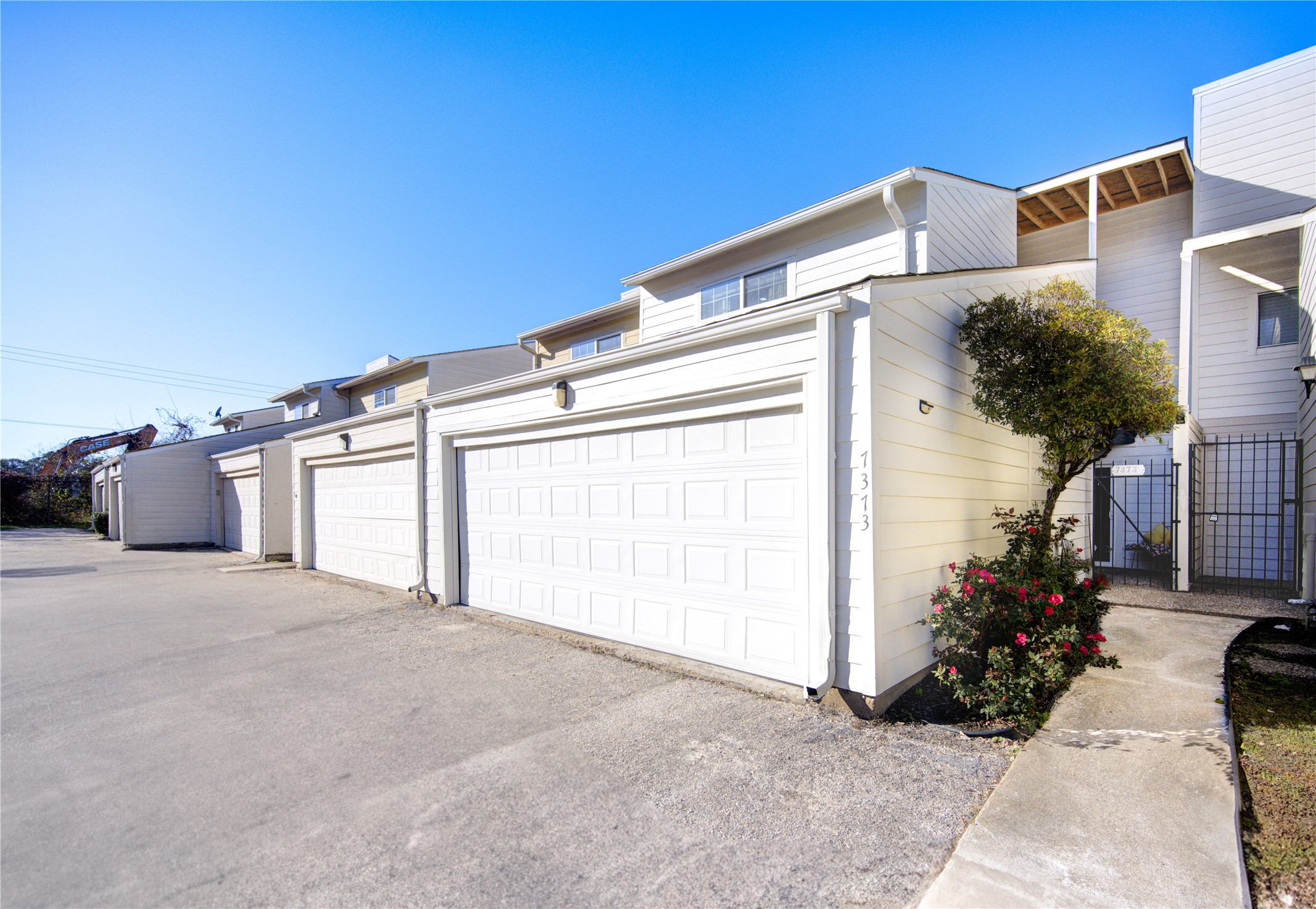 7373 Antoine Drive Property Photo 23