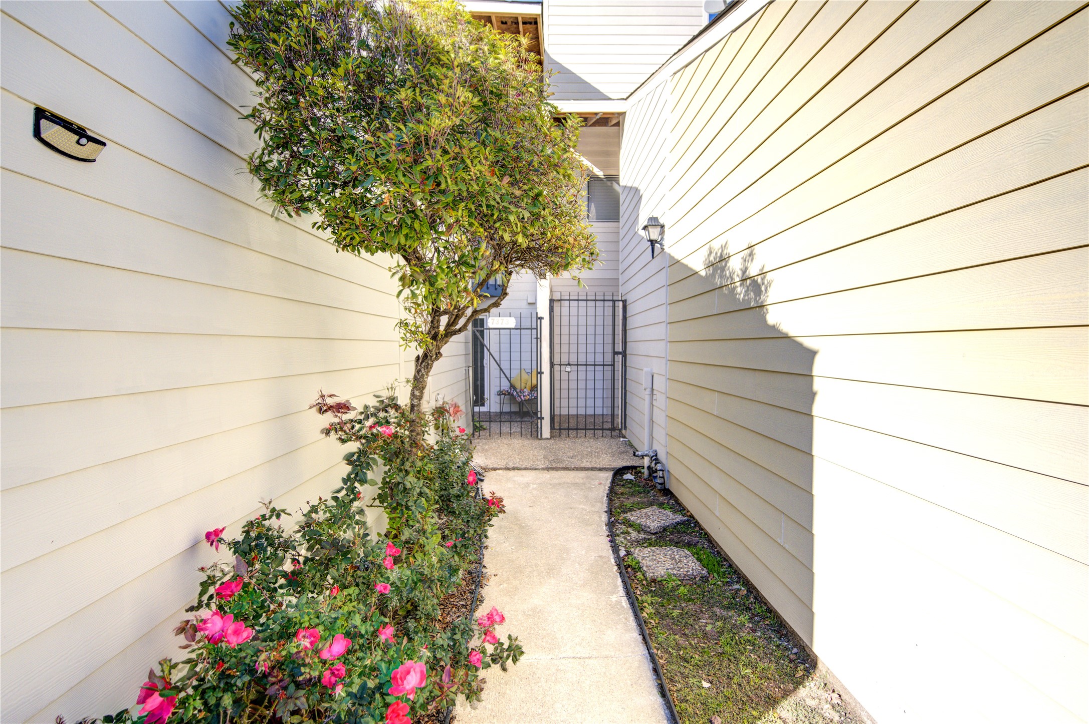 7373 Antoine Drive Property Photo 24