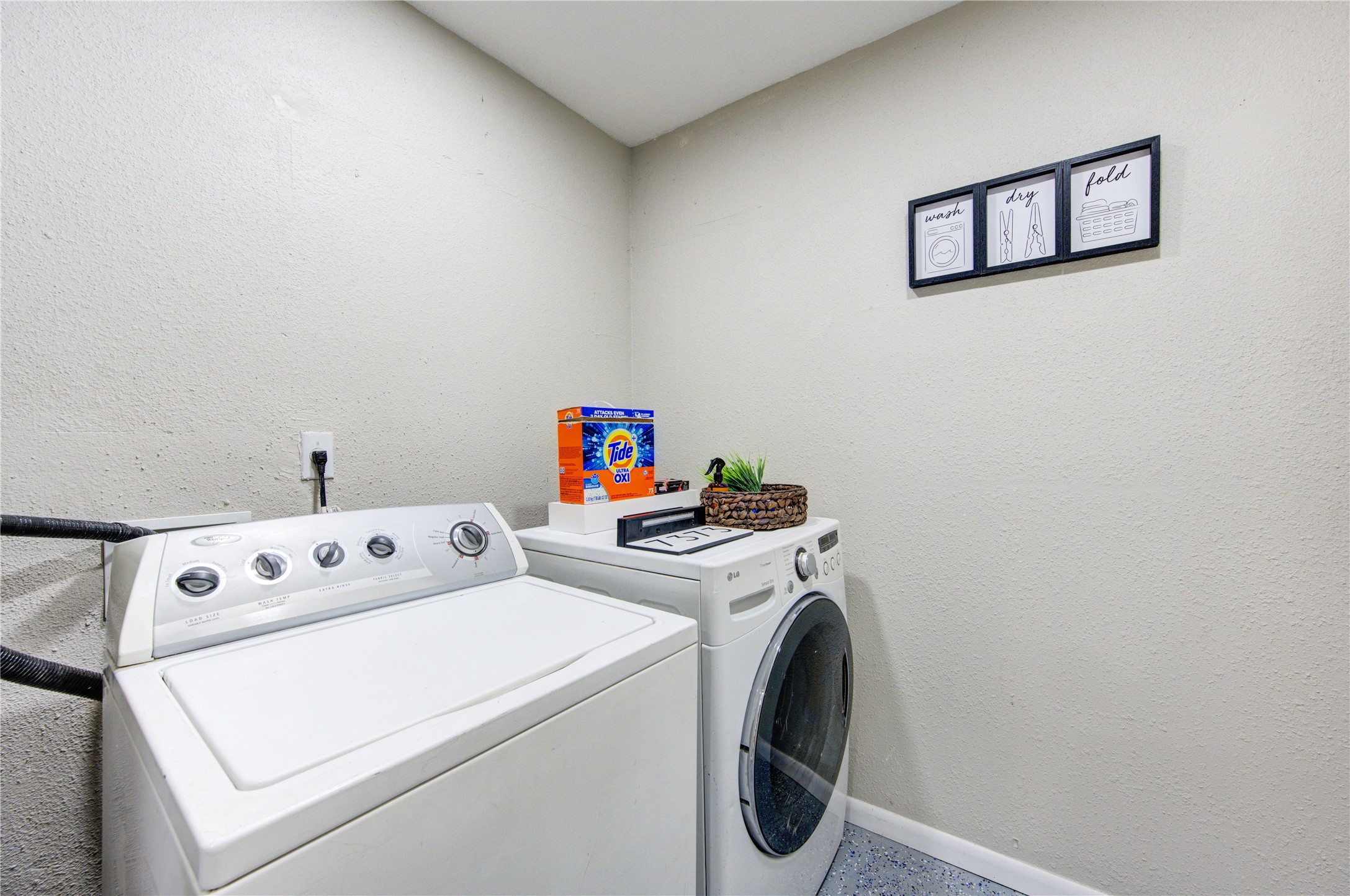 7373 Antoine Drive Property Photo 26