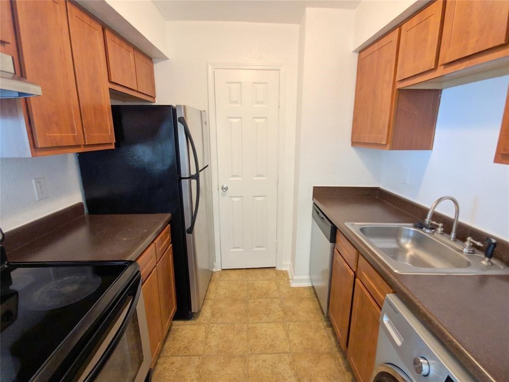 8100 Creekbend Drive 184 Property Photo 8