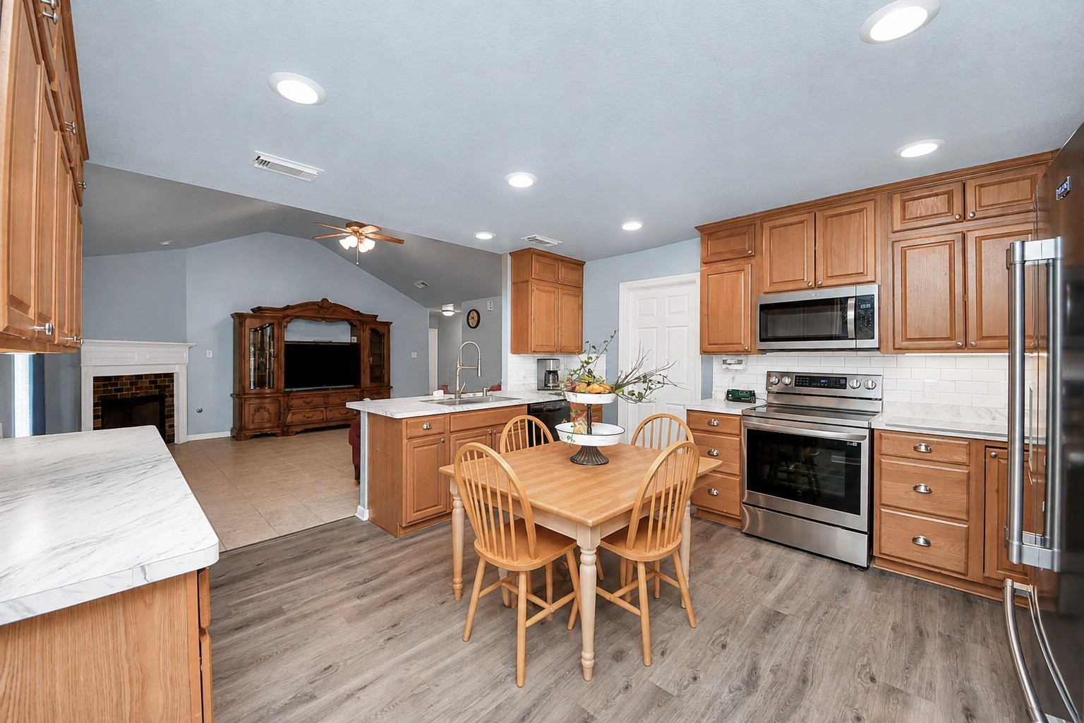 21615 Britton Hill Way Property Photo 8