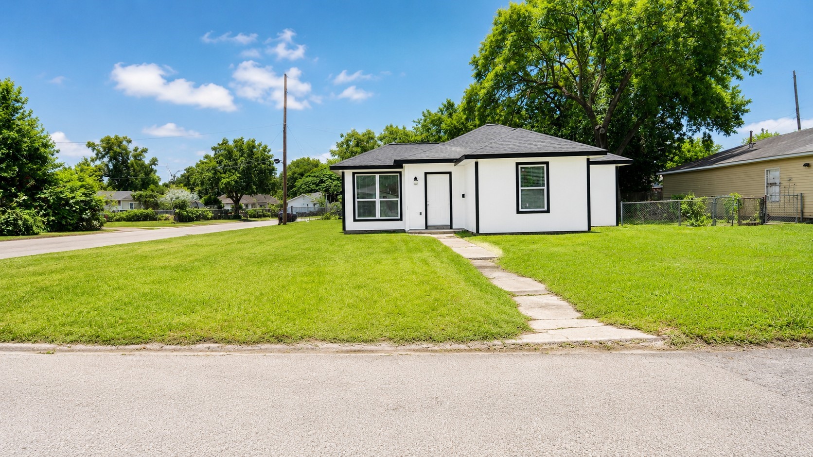 1206 Pinewood Lane Property Photo 7