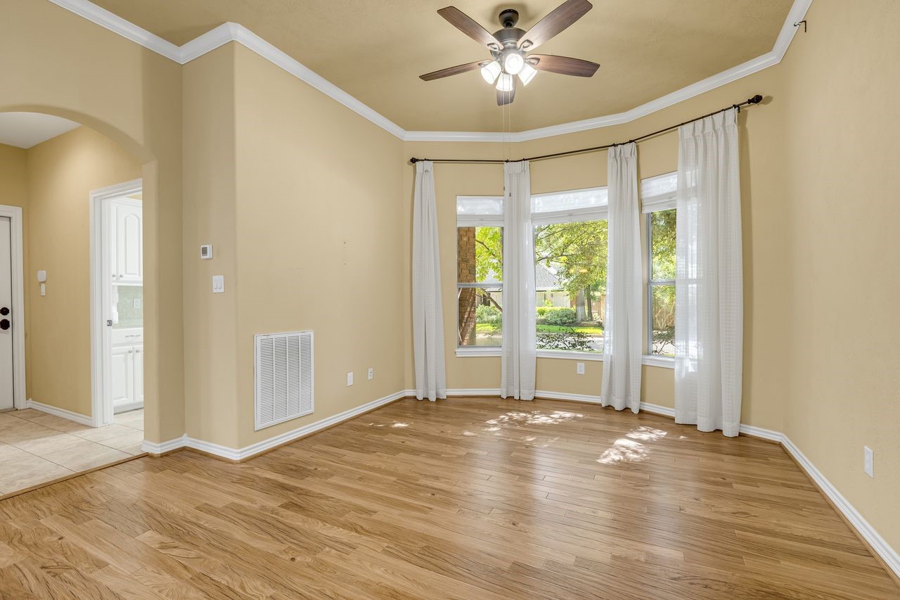 110 April Waters Drive W Property Photo 9