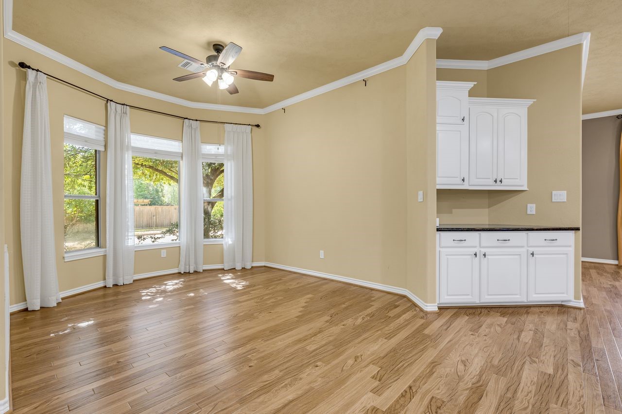 110 April Waters Drive W Property Photo 18