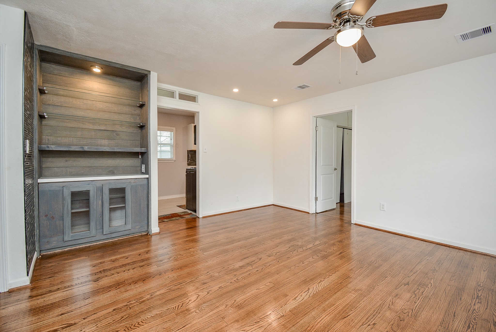 6422 Sherwood Drive Property Photo 6