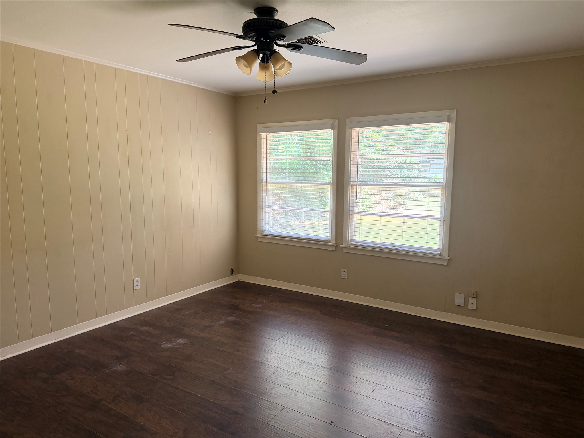 902 E Stone Street Property Photo 3