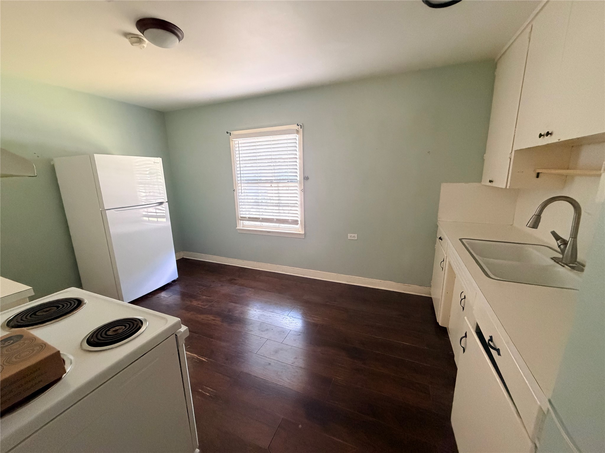 902 E Stone Street Property Photo 5