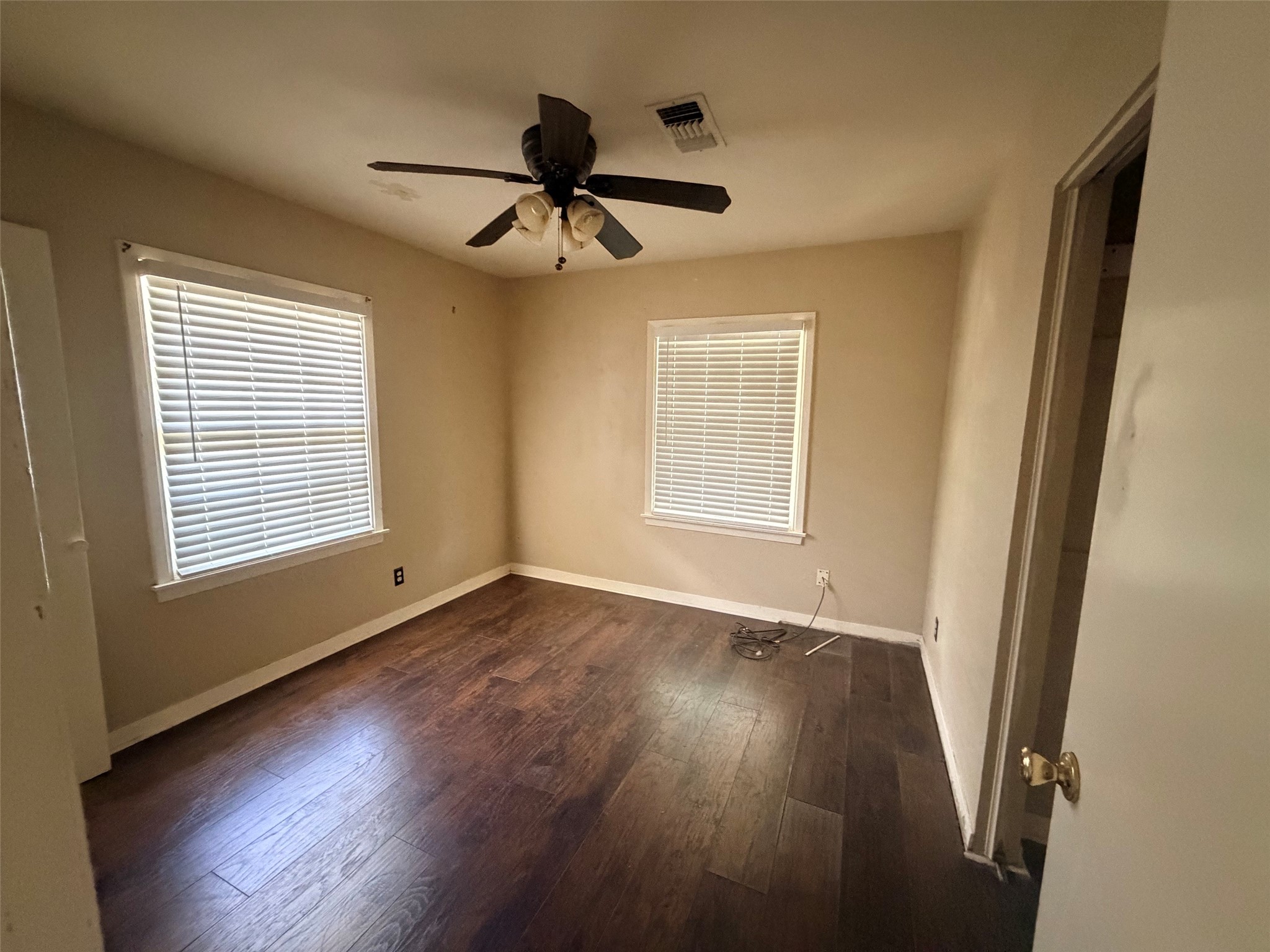 902 E Stone Street Property Photo 6