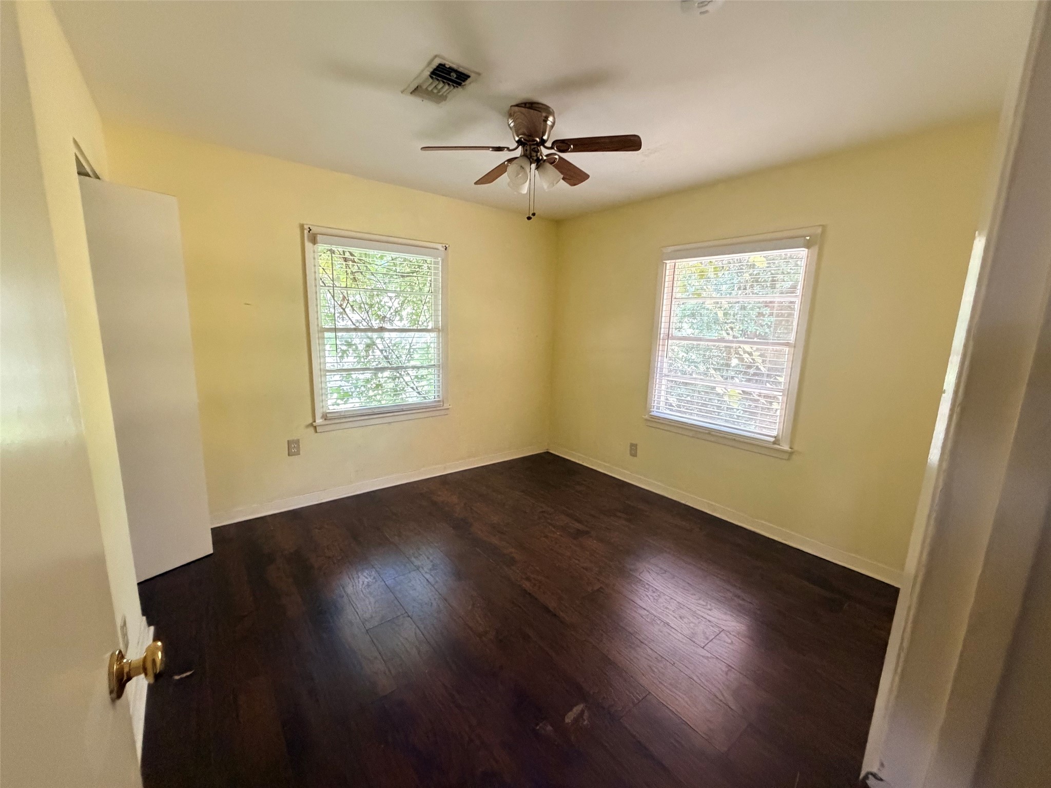 902 E Stone Street Property Photo 7