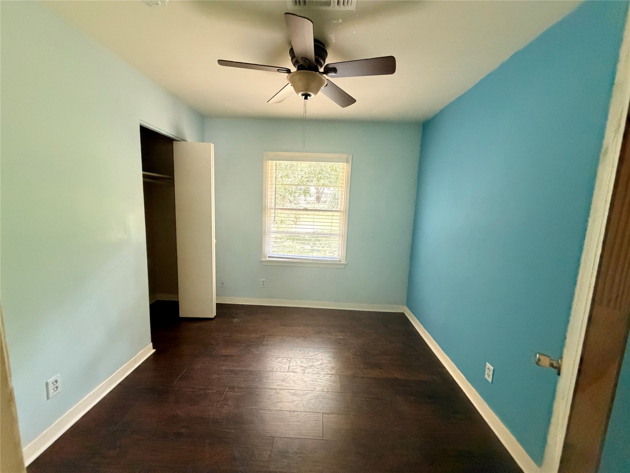 902 E Stone Street Property Photo 8