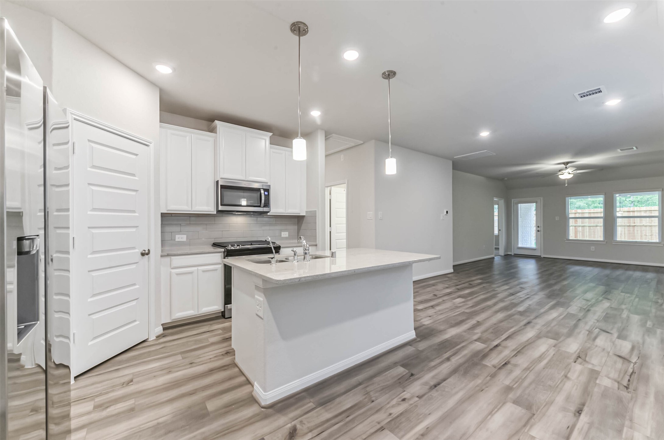 17590 Rosette Grass Drive Property Photo 9