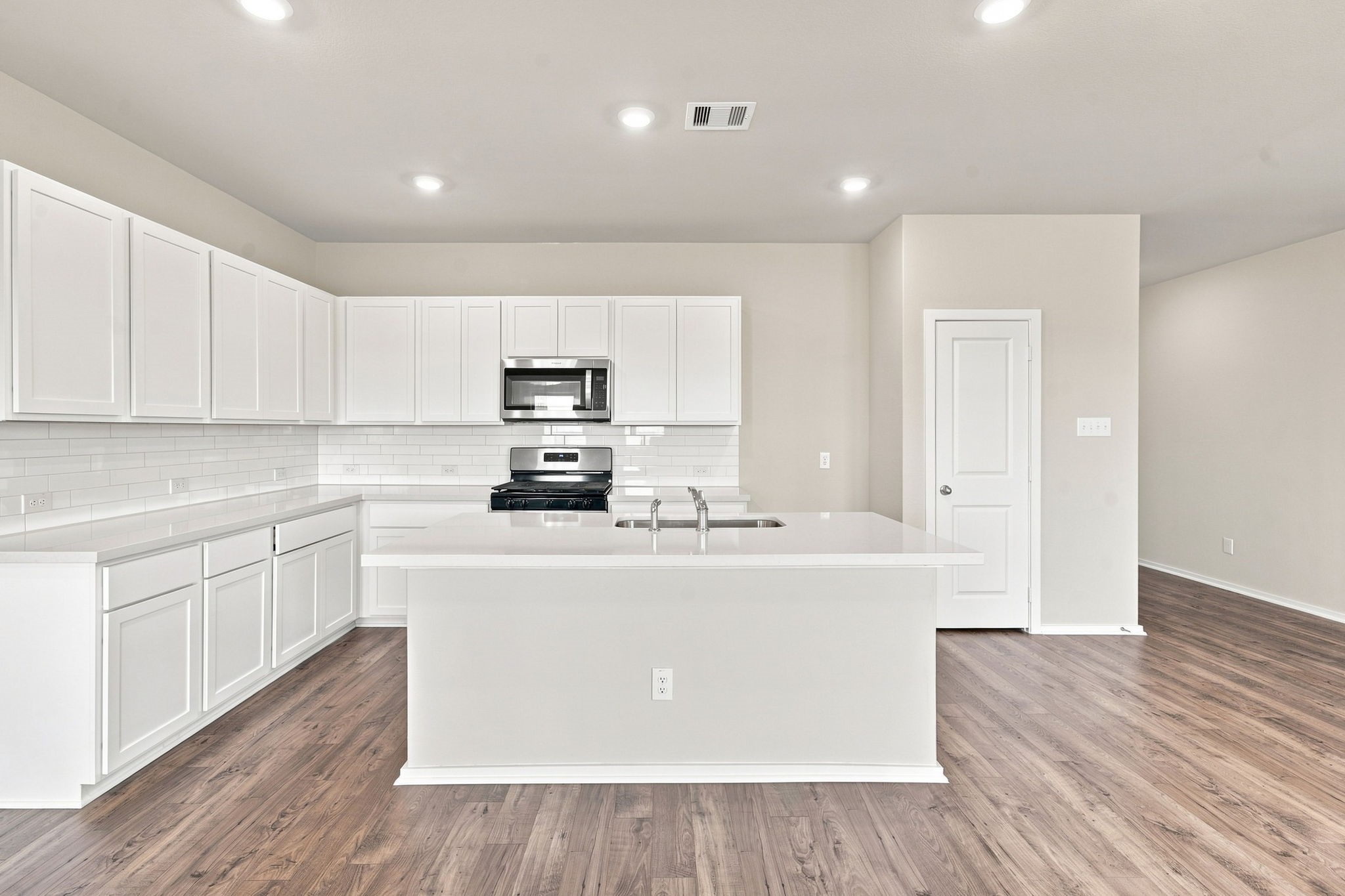 6723 Pebble Bluff Court Property Photo 3