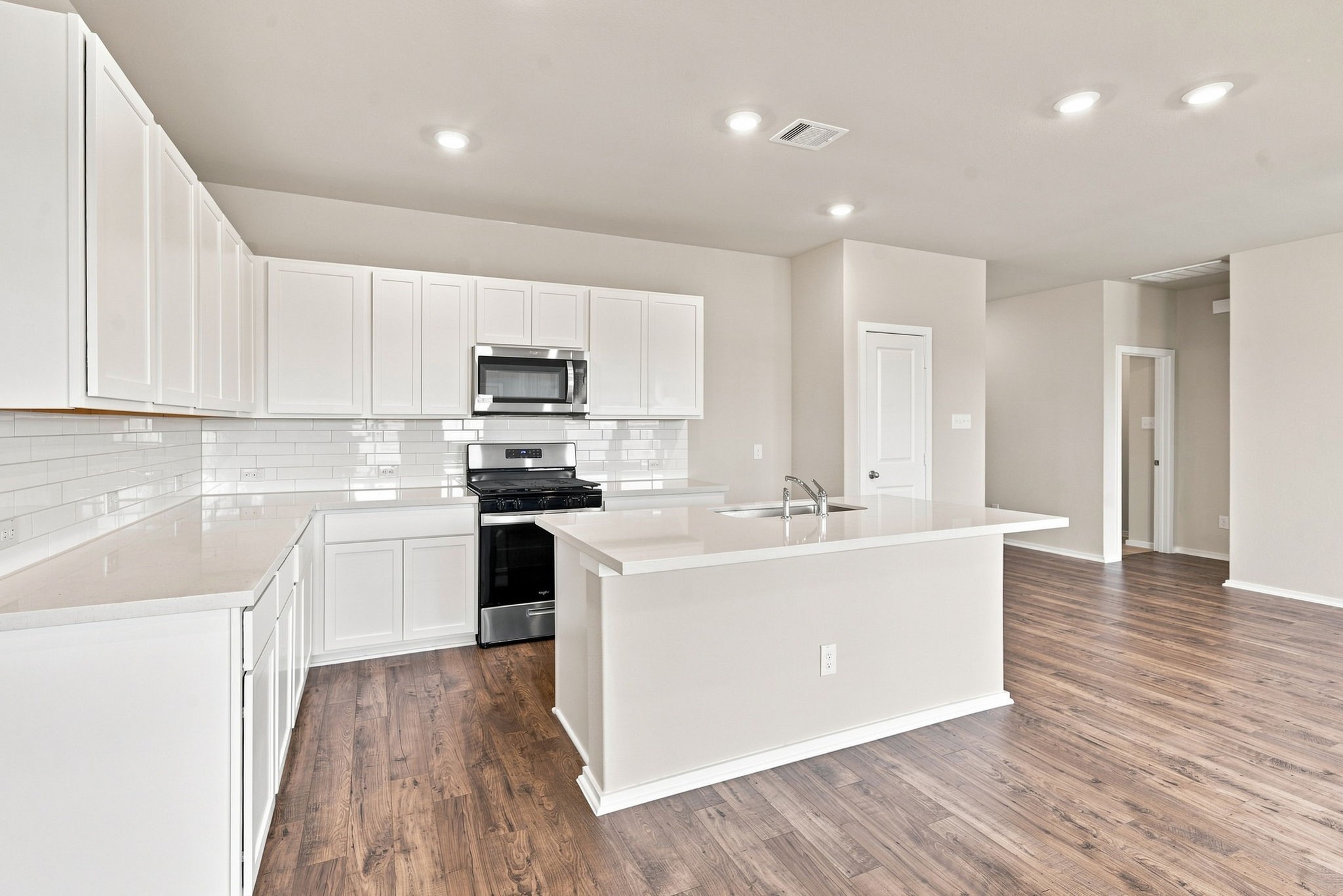 6723 Pebble Bluff Court Property Photo 4