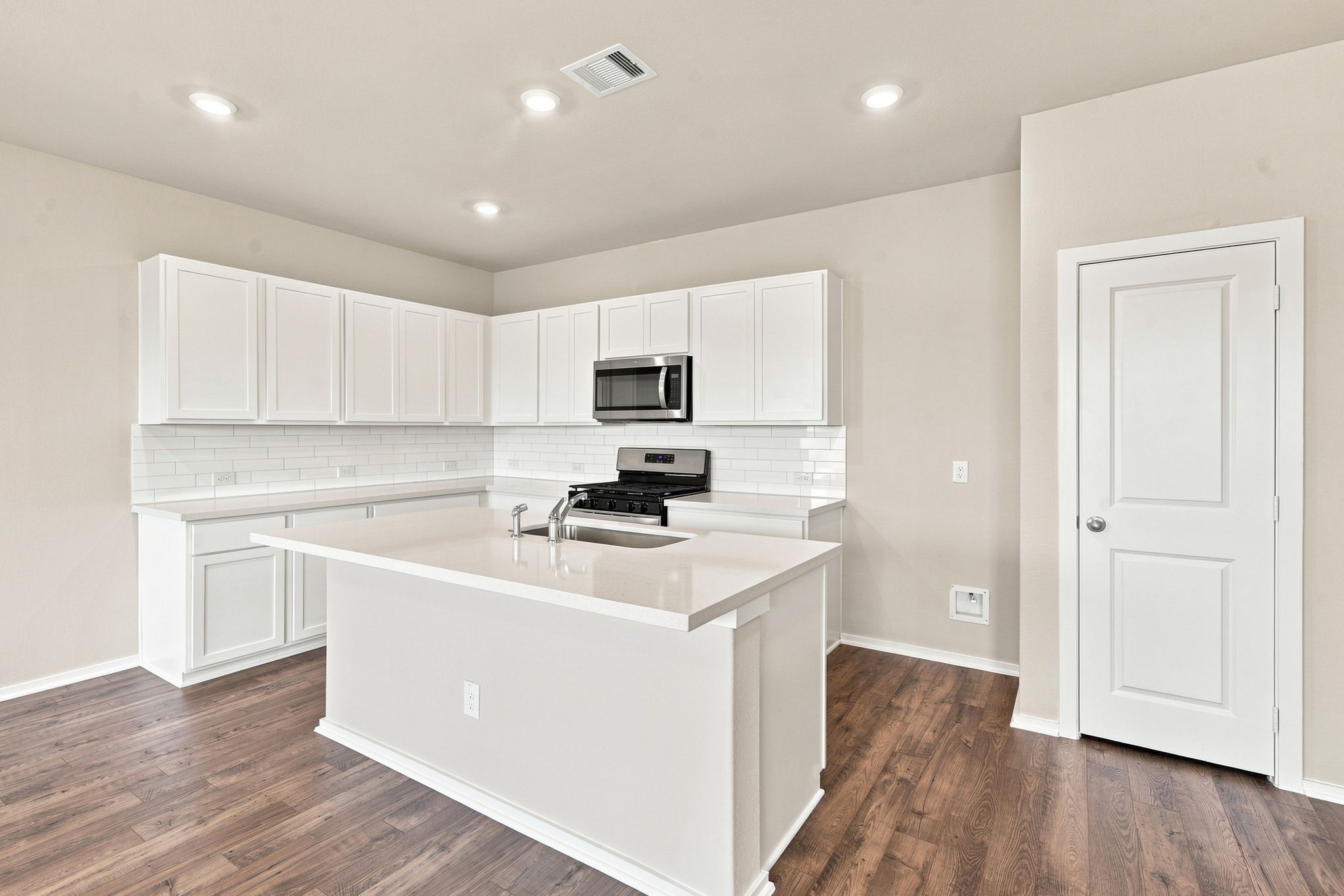 6723 Pebble Bluff Court Property Photo 5