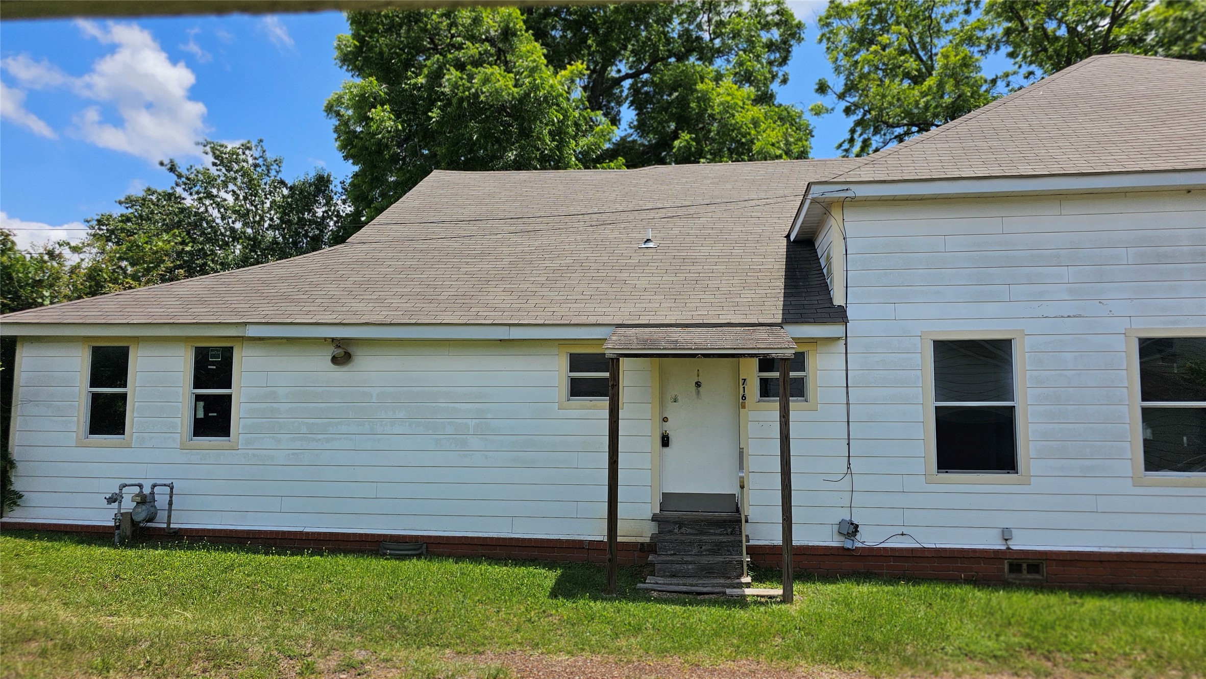 716 E Main Street Property Photo 1