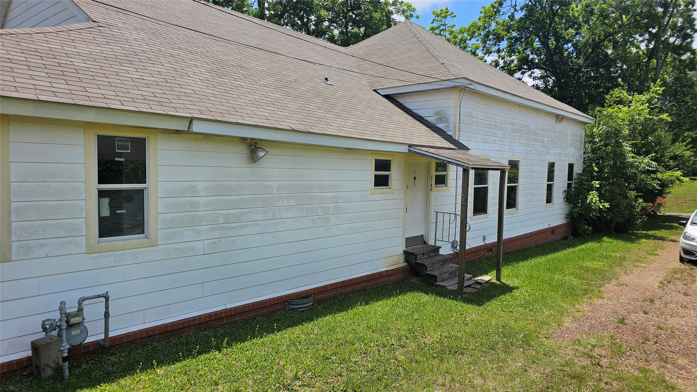 716 E Main Street Property Photo 2
