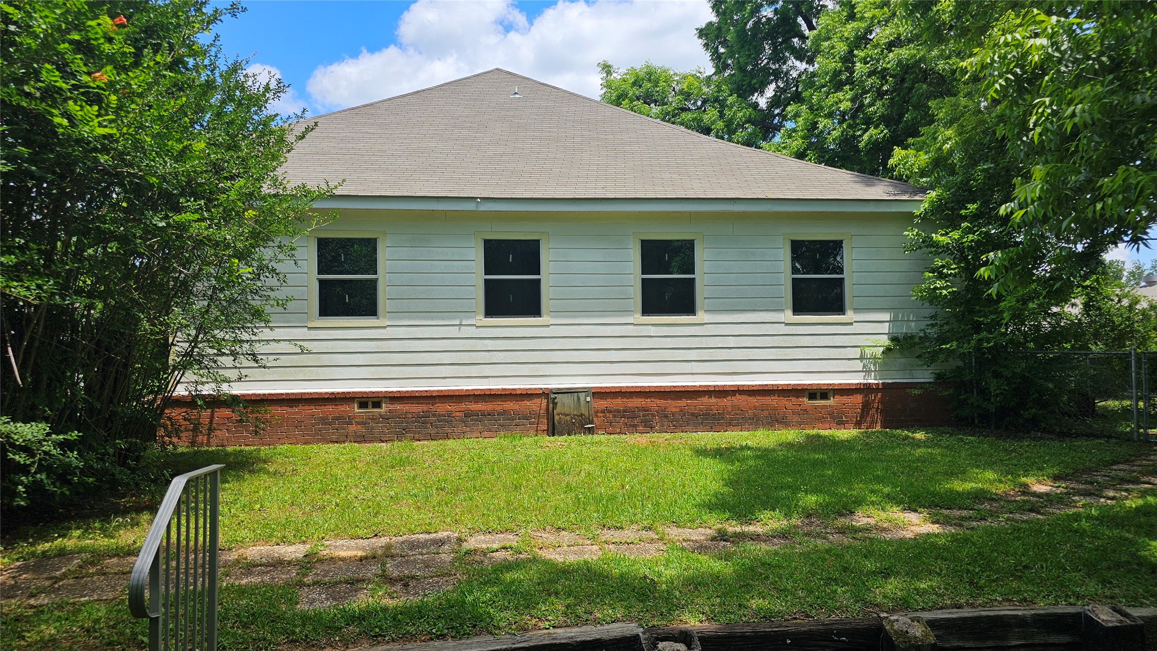 716 E Main Street Property Photo 18