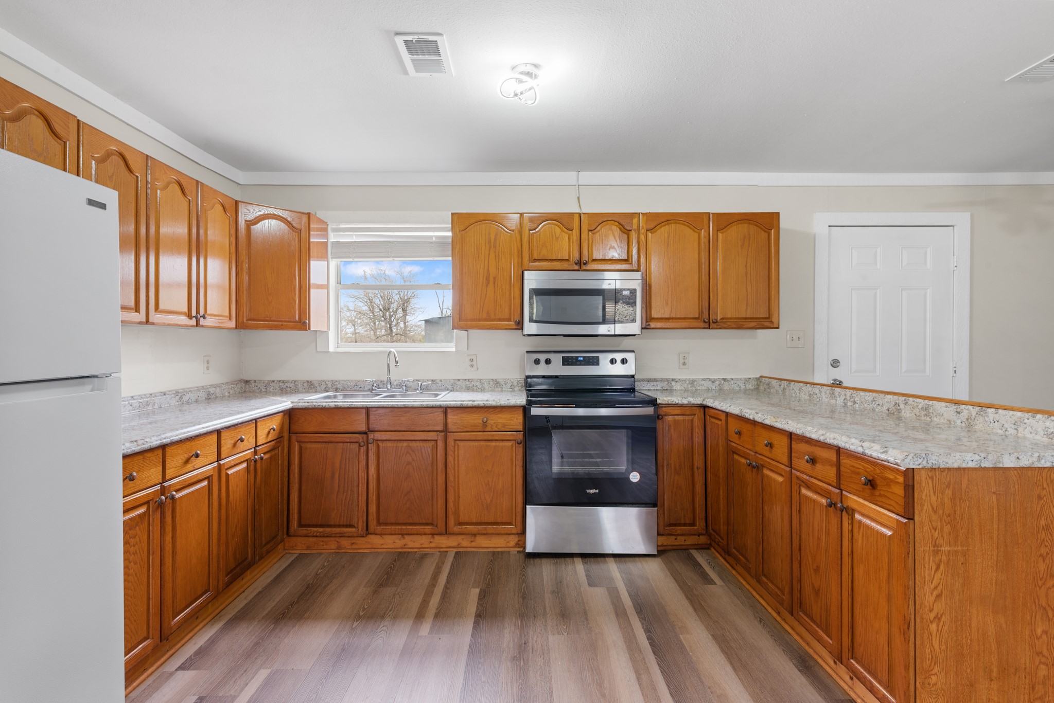 7111 Refugio Circle Property Photo 4