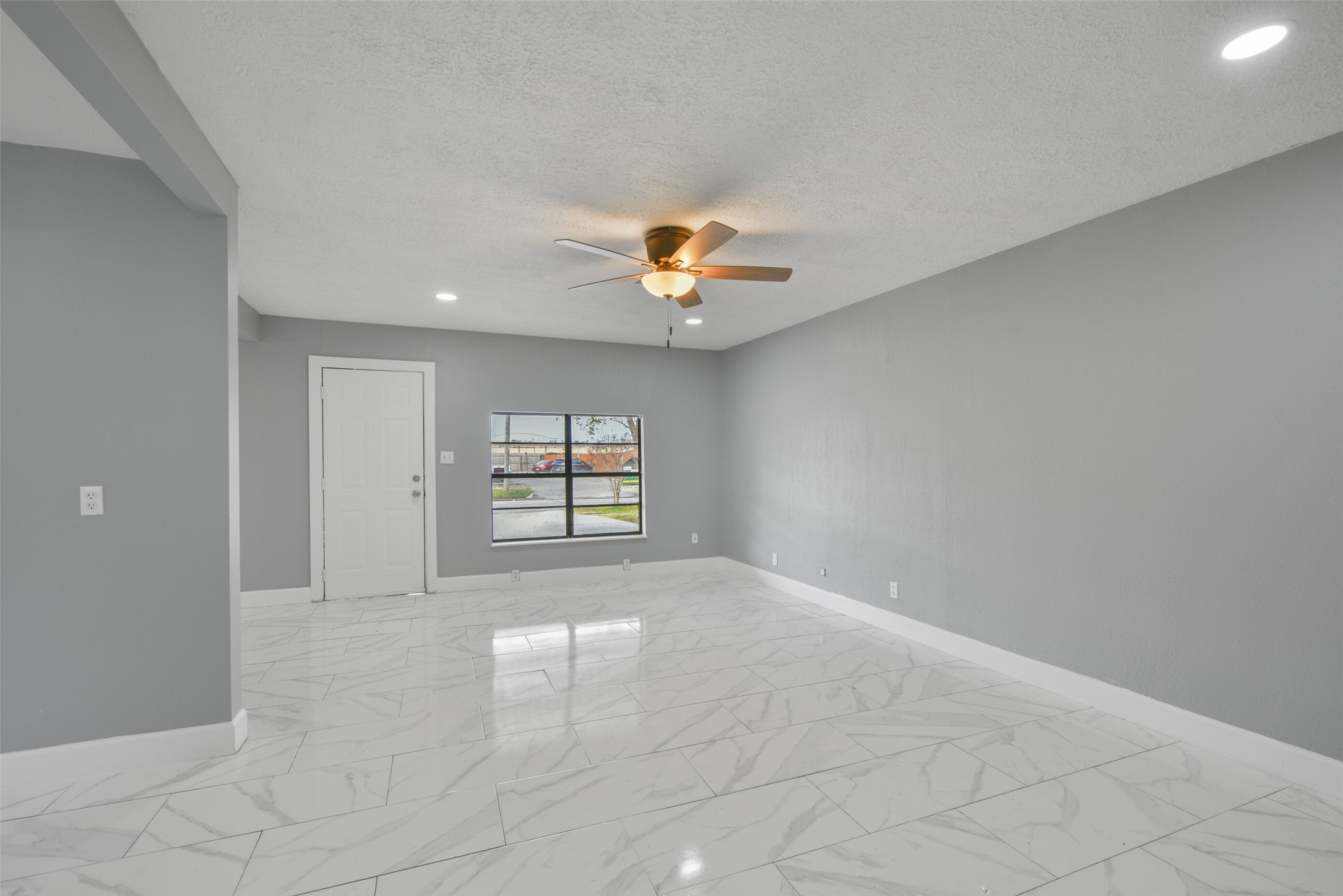 1913 Scarborough Lane Property Photo 4