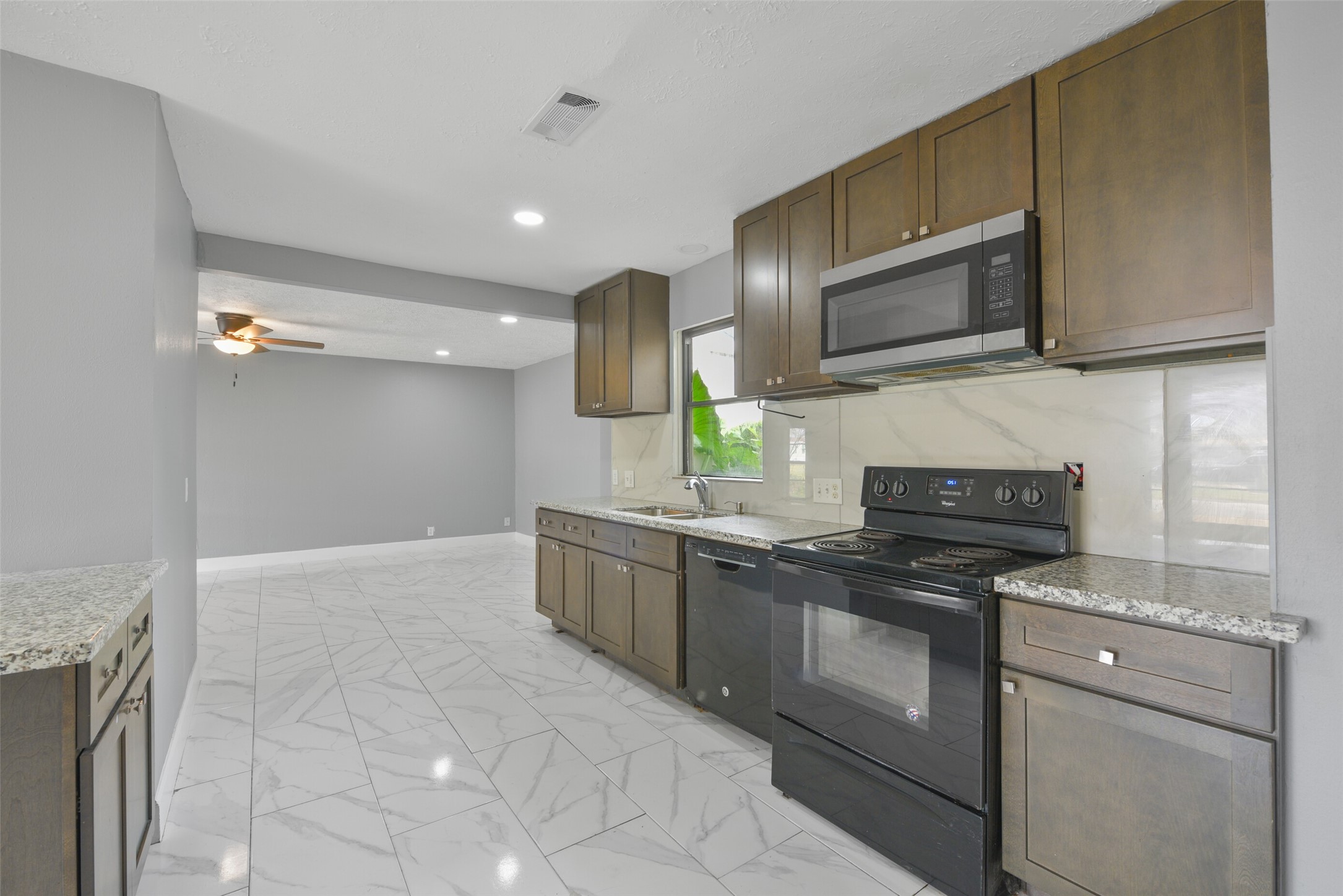 1913 Scarborough Lane Property Photo 8