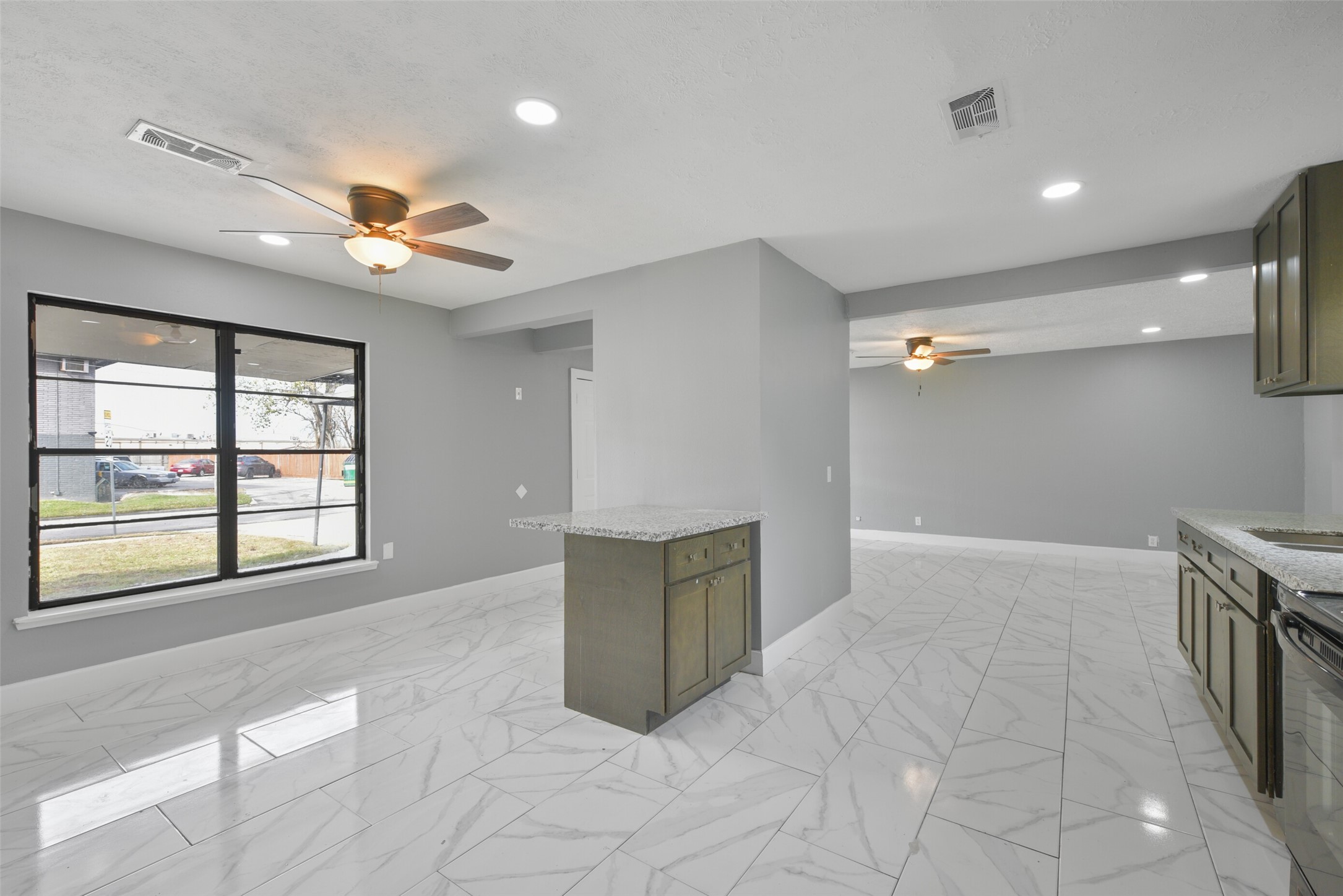 1913 Scarborough Lane Property Photo 9