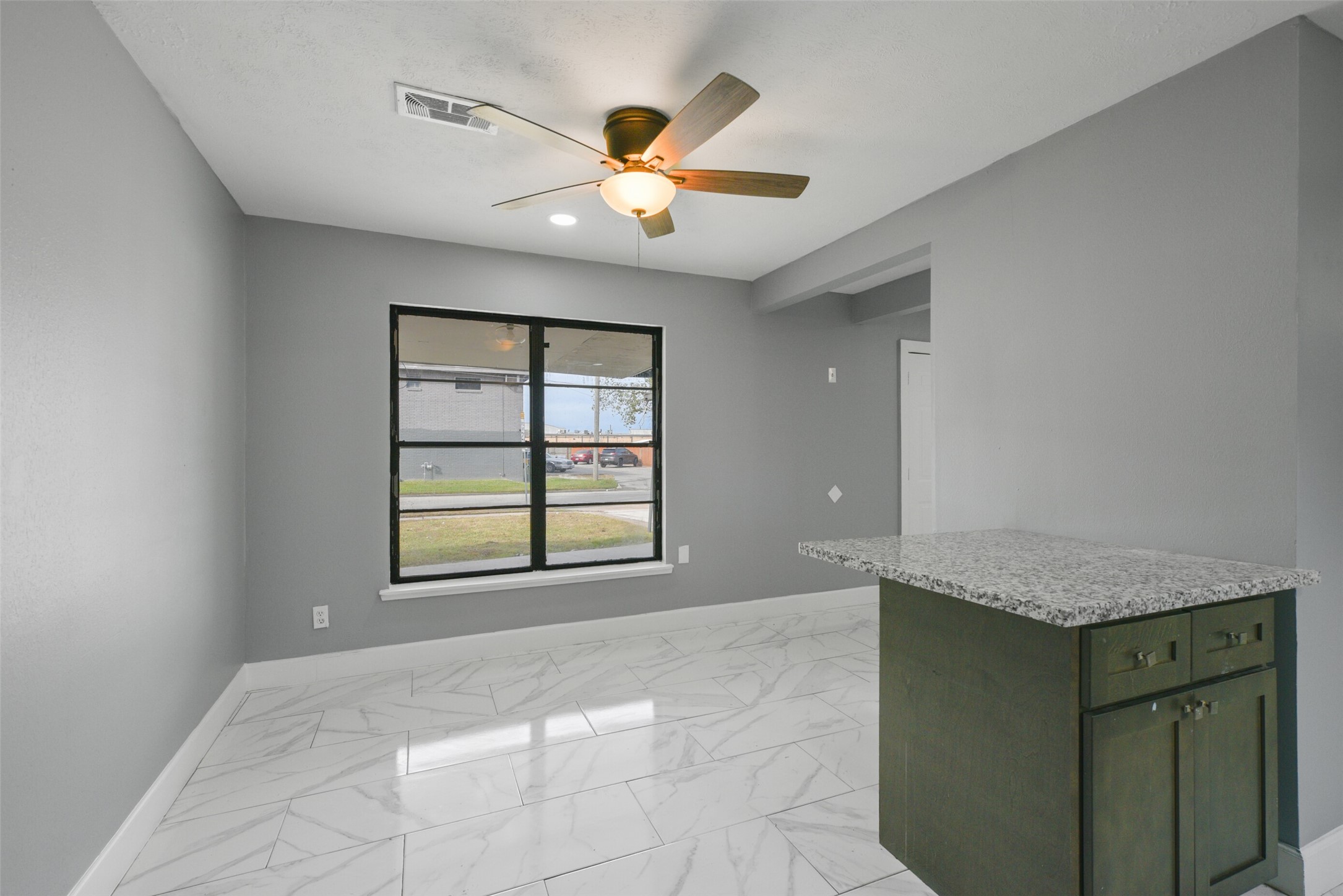 1913 Scarborough Lane Property Photo 10