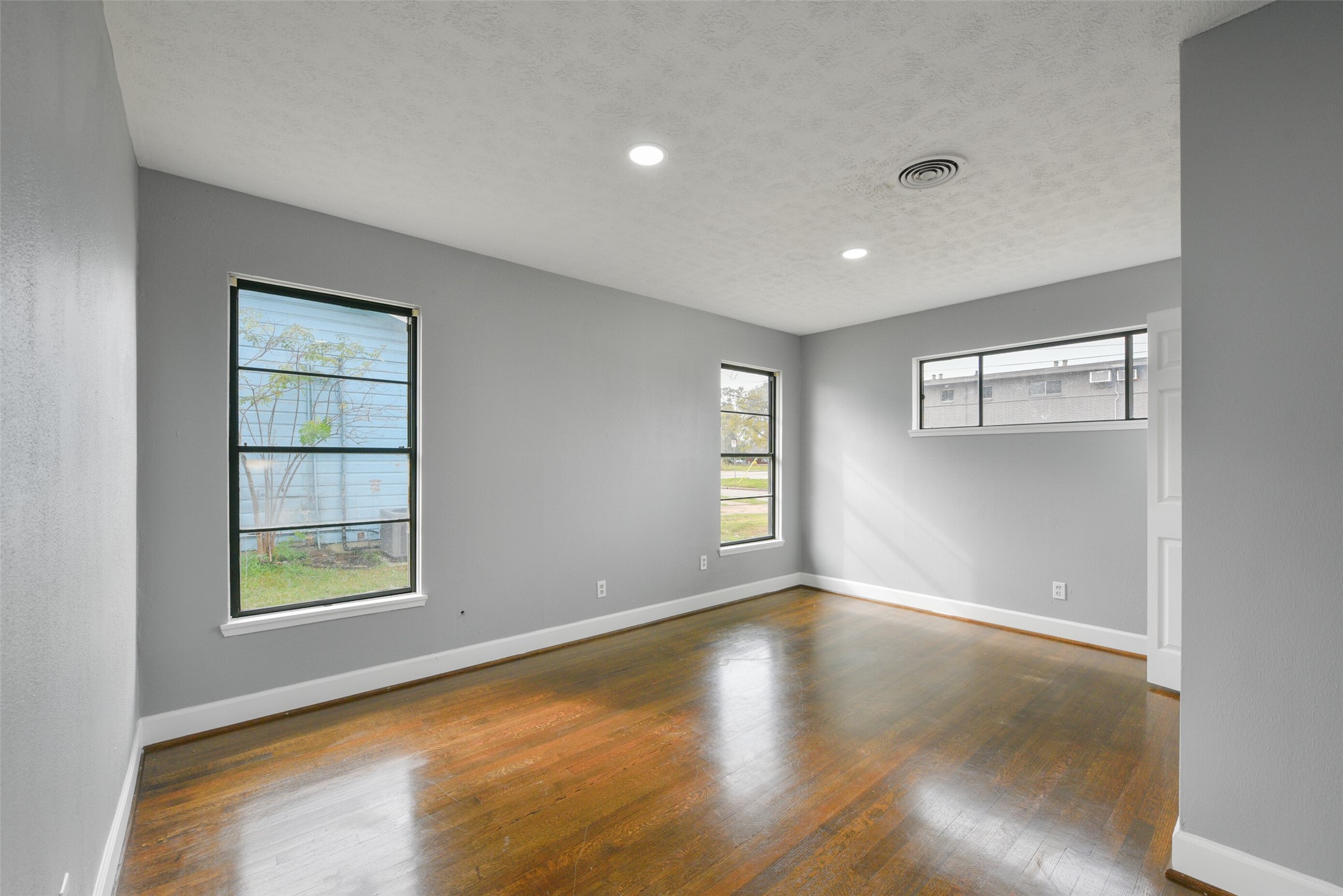1913 Scarborough Lane Property Photo 17