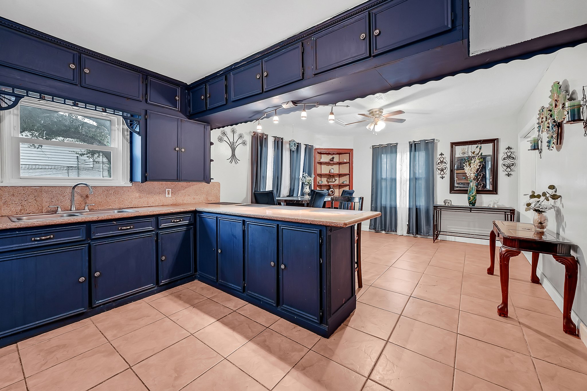 5642 Craig Street Property Photo 5